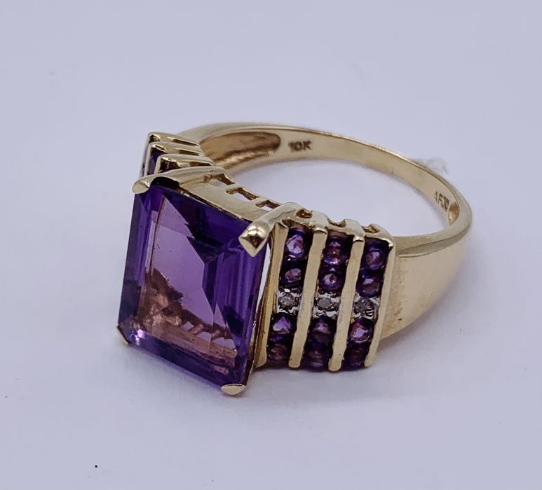 A large 10ct gold ring set with a central amethyst with diamond and amethyst shoulders - Image 3 of 4