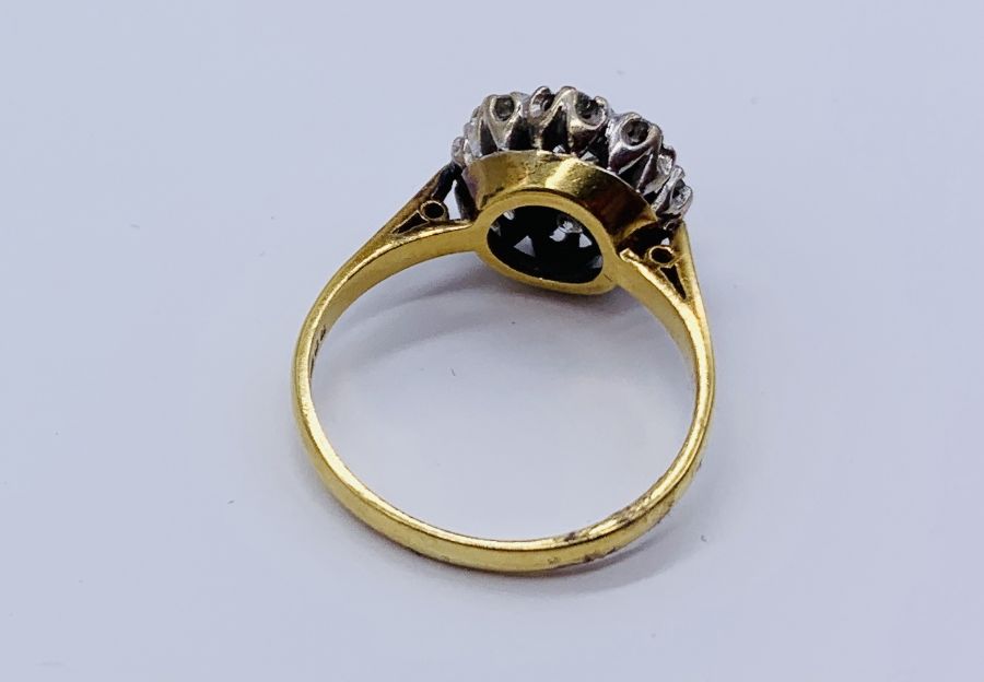 An 18ct gold diamond cluster ring - Image 3 of 3