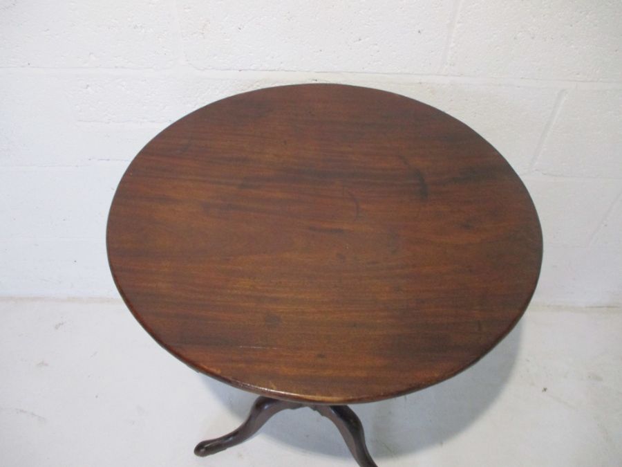 A Georgian mahogany occasional tip up table on tripod base. - Image 2 of 7