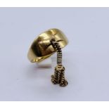 A 9ct gold ring , weight 4.2g