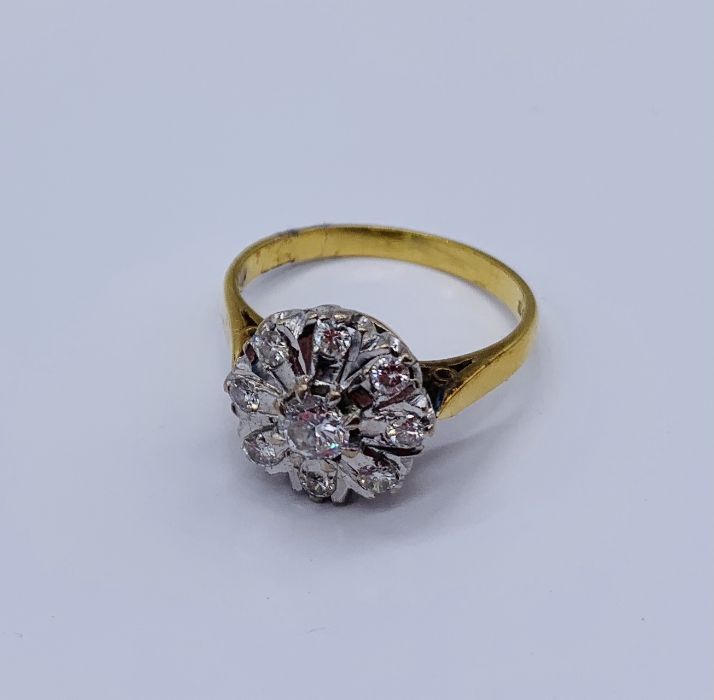 An 18ct gold diamond cluster ring - Image 2 of 3