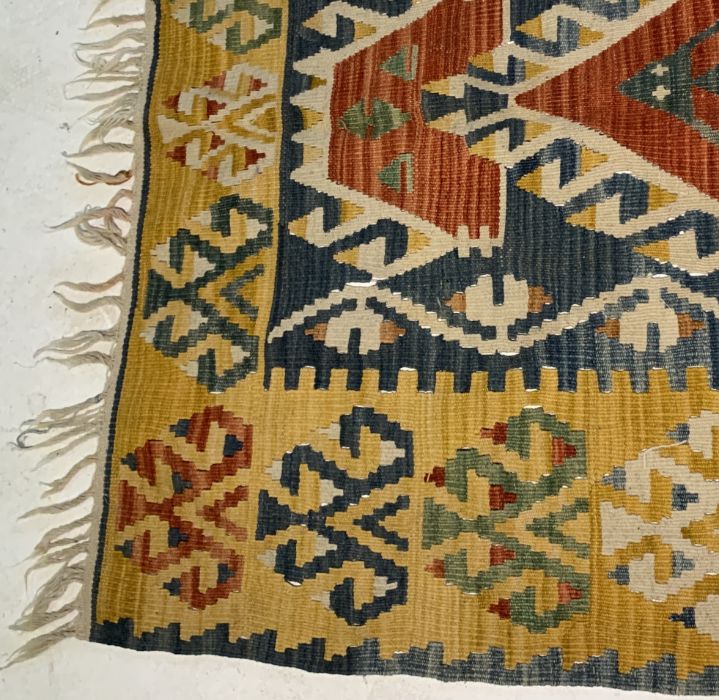 An Eastern style Kilim rug 182cm x 104cm - Image 2 of 2