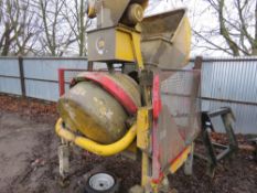 EDIL LAME 3 PHASE POWERED SELF LOADING BATCH MIXER. COMES WITH TRANSPORT WHEELS. WAS RECENTLY WORKIN
