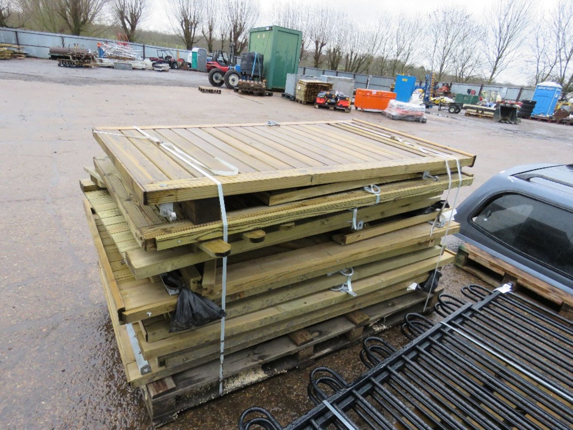 PALLET CONTAINING APPROXIMATELY 12 X WOODEN PEDESTRIAN GATES. - Image 4 of 4