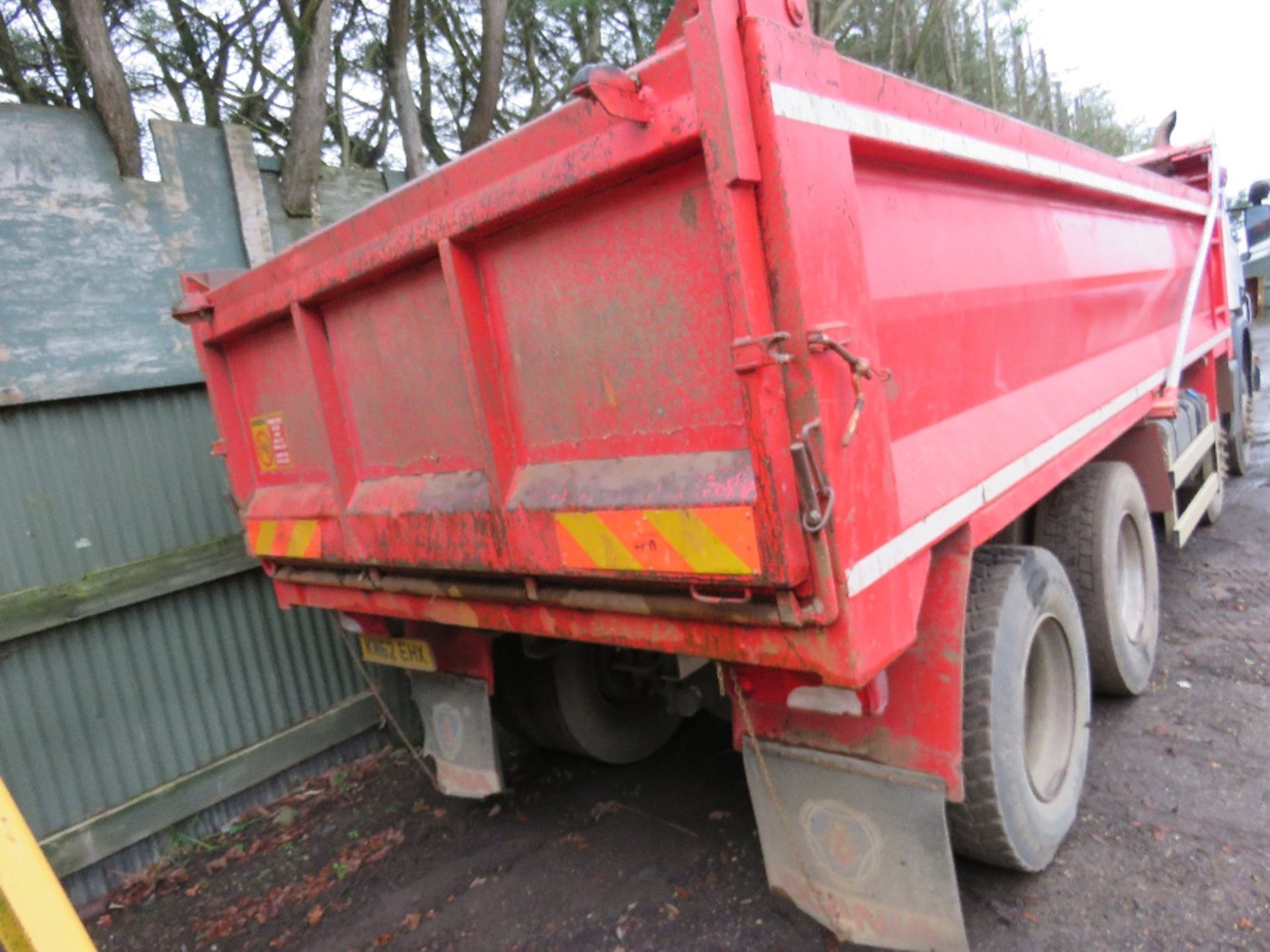 SCANIA P400 8X4 TIPPER LORRY REG:KM62 EHX. SEMI AUTO GEARBOX. 2013 REGISTERED. TESTED TILL MARCH 202 - Image 4 of 12