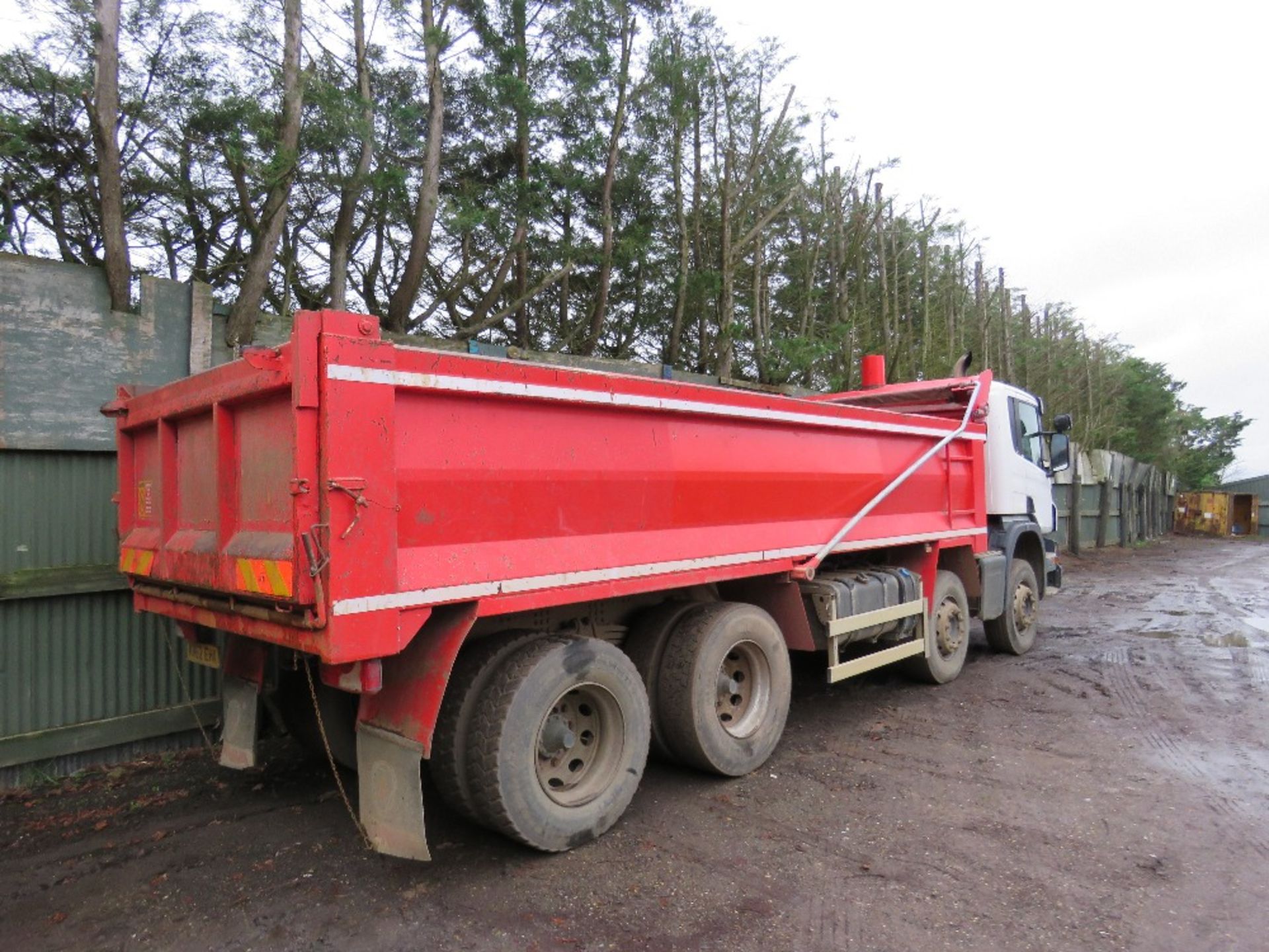 SCANIA P400 8X4 TIPPER LORRY REG:KM62 EHX. SEMI AUTO GEARBOX. 2013 REGISTERED. TESTED TILL MARCH 202 - Image 3 of 12
