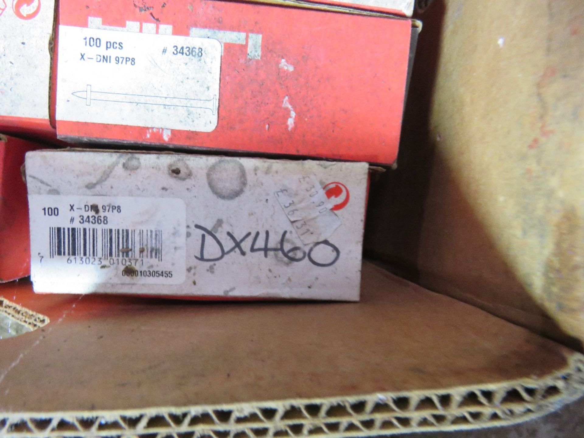 BOX CONTAINING A LARGE AMOUNT OF HILTI NAIL FIXINGS. - Image 3 of 5