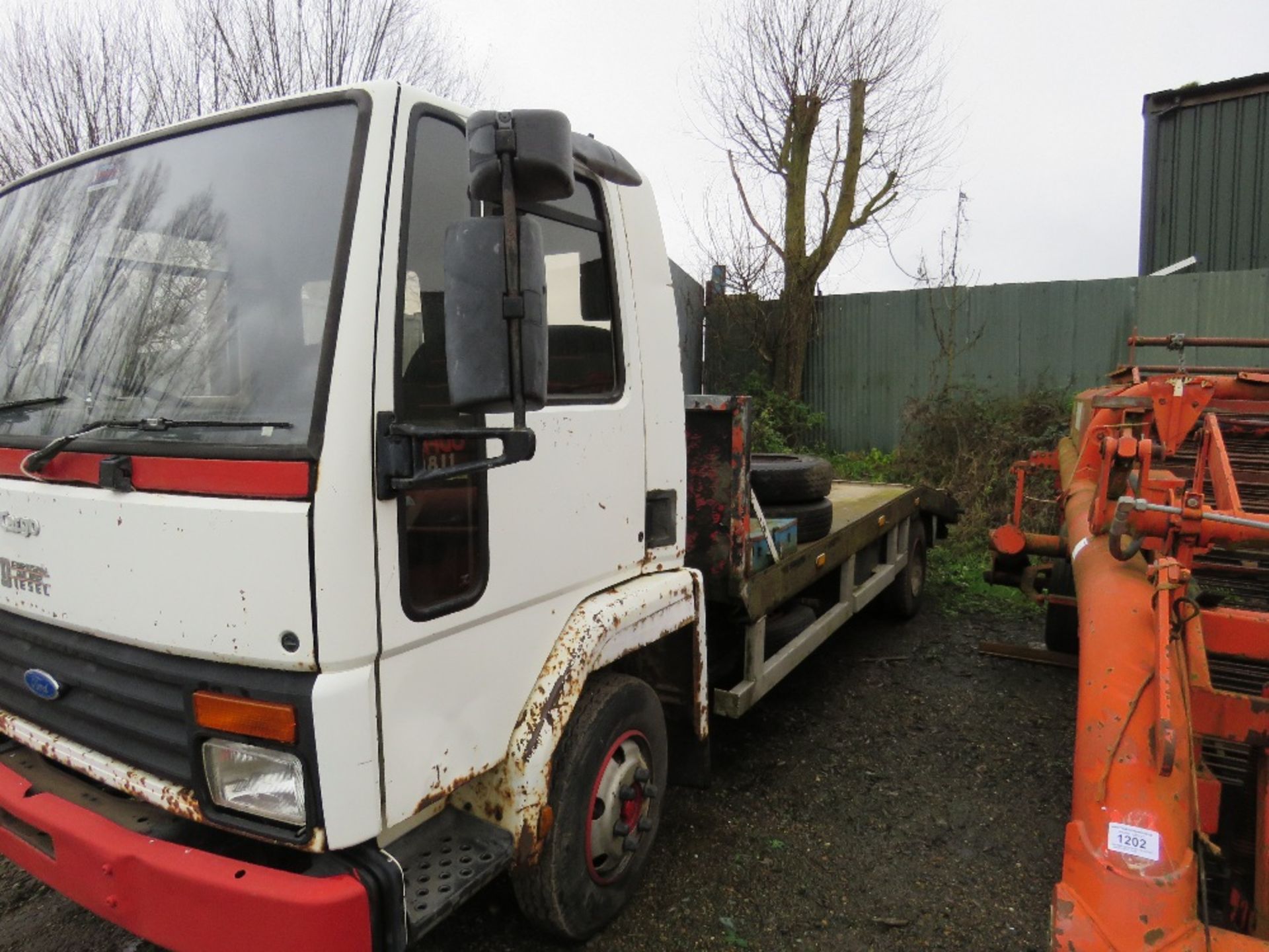 CARGO BEAVERTAIL PLANT LORRY. D713 XPE WHEN TESTED WAS SEEN TO START DRIVE AND BRAKE. REG:D713 XPE. - Image 2 of 6