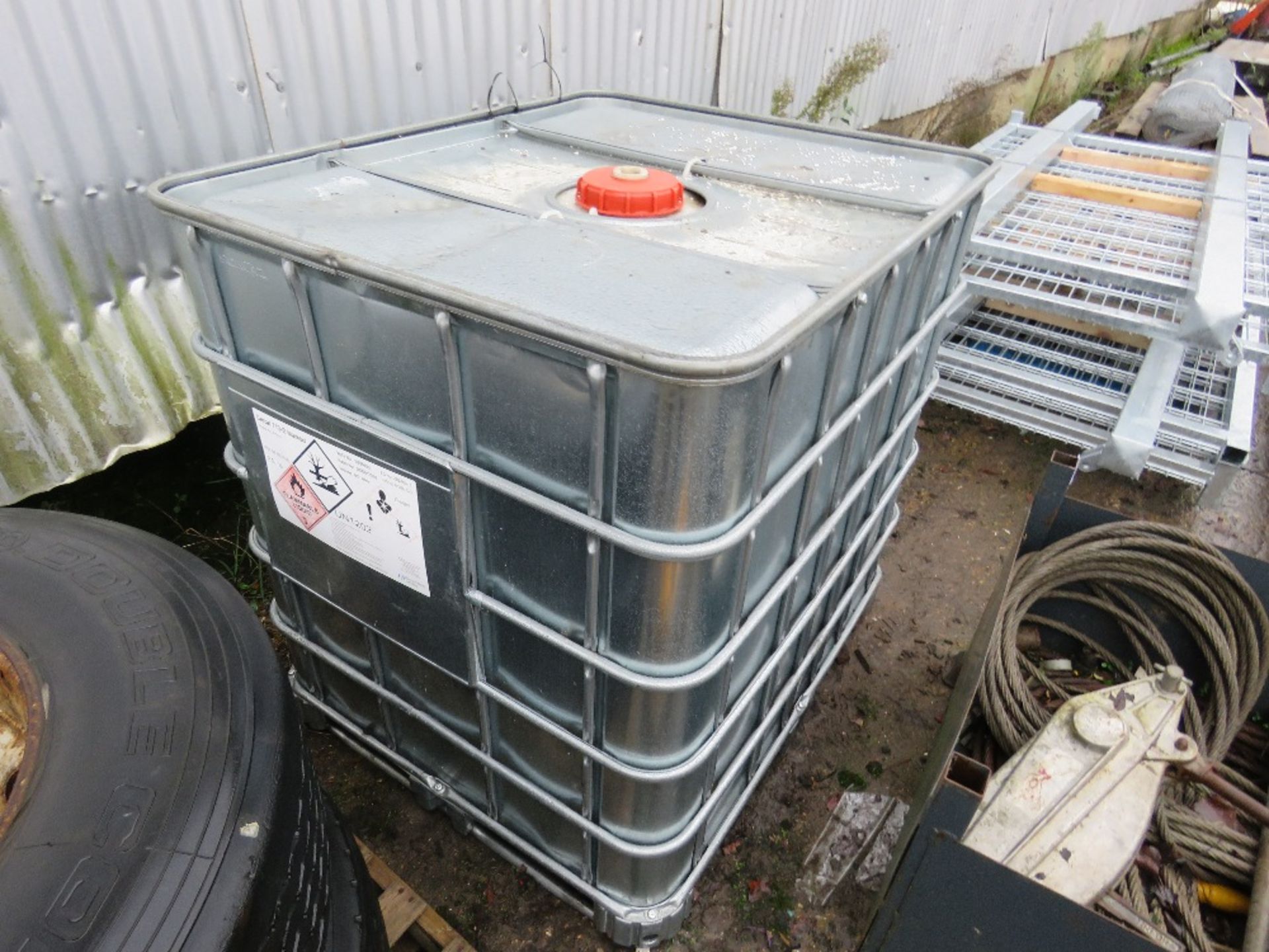 IBC CONTAINER WITH CONTENTS OF HYDRAULIC OIL. APPROX HALF FULL. - Image 2 of 2