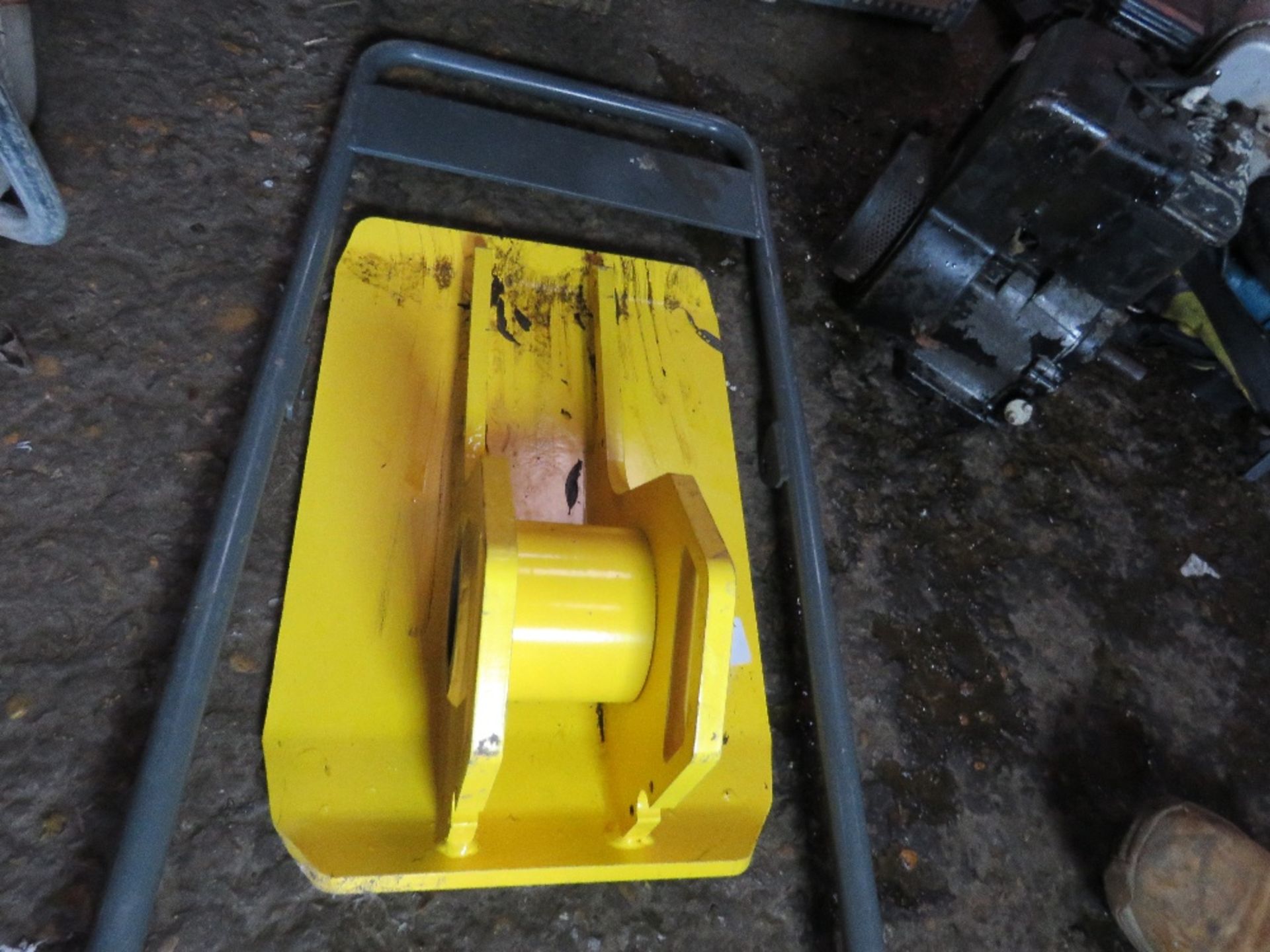 COMPACTION PLATE BASE PLUS A HANDLE, LITTLE USED. - Image 2 of 4