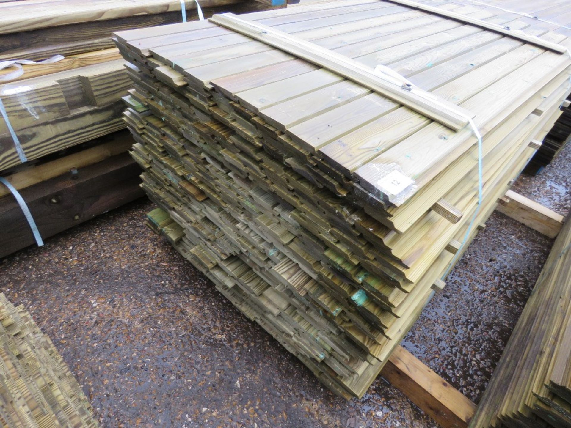 LARGE PACK OF SHIPLAP FENCE CLADDING TIMBER. 1.73M LEGTH X 10CM WIDTH APPROX. - Image 2 of 2