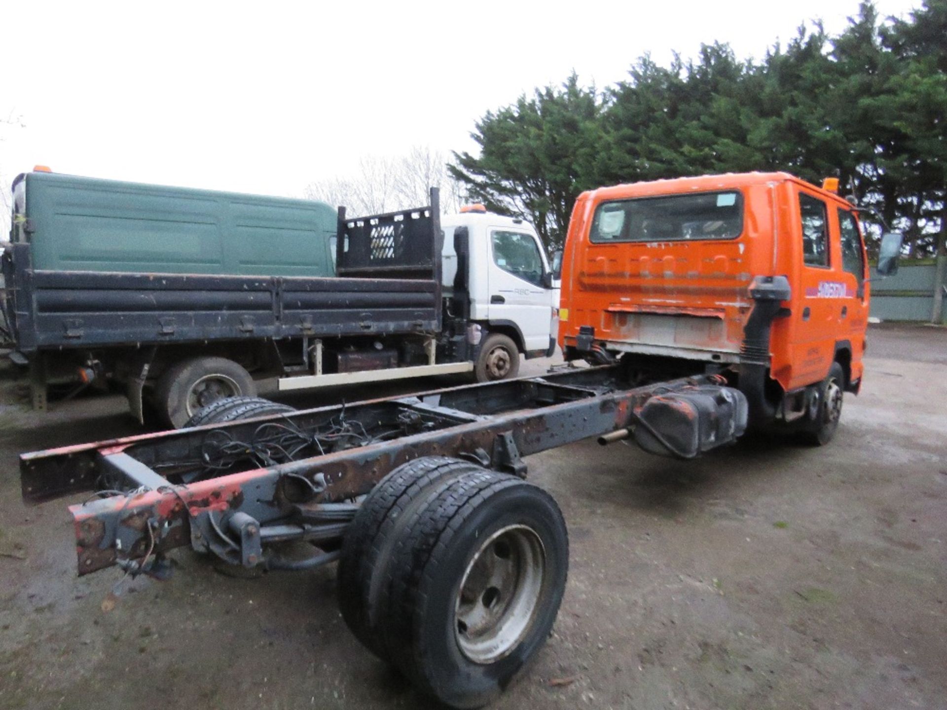 ISUZU DOUBLE CAB EASYSHIFT GEARBOX 7500KG RATED CHASSIS CAB LORRY. REG KE57 CZH. 12FT LENGTH OF CHAS - Image 7 of 9