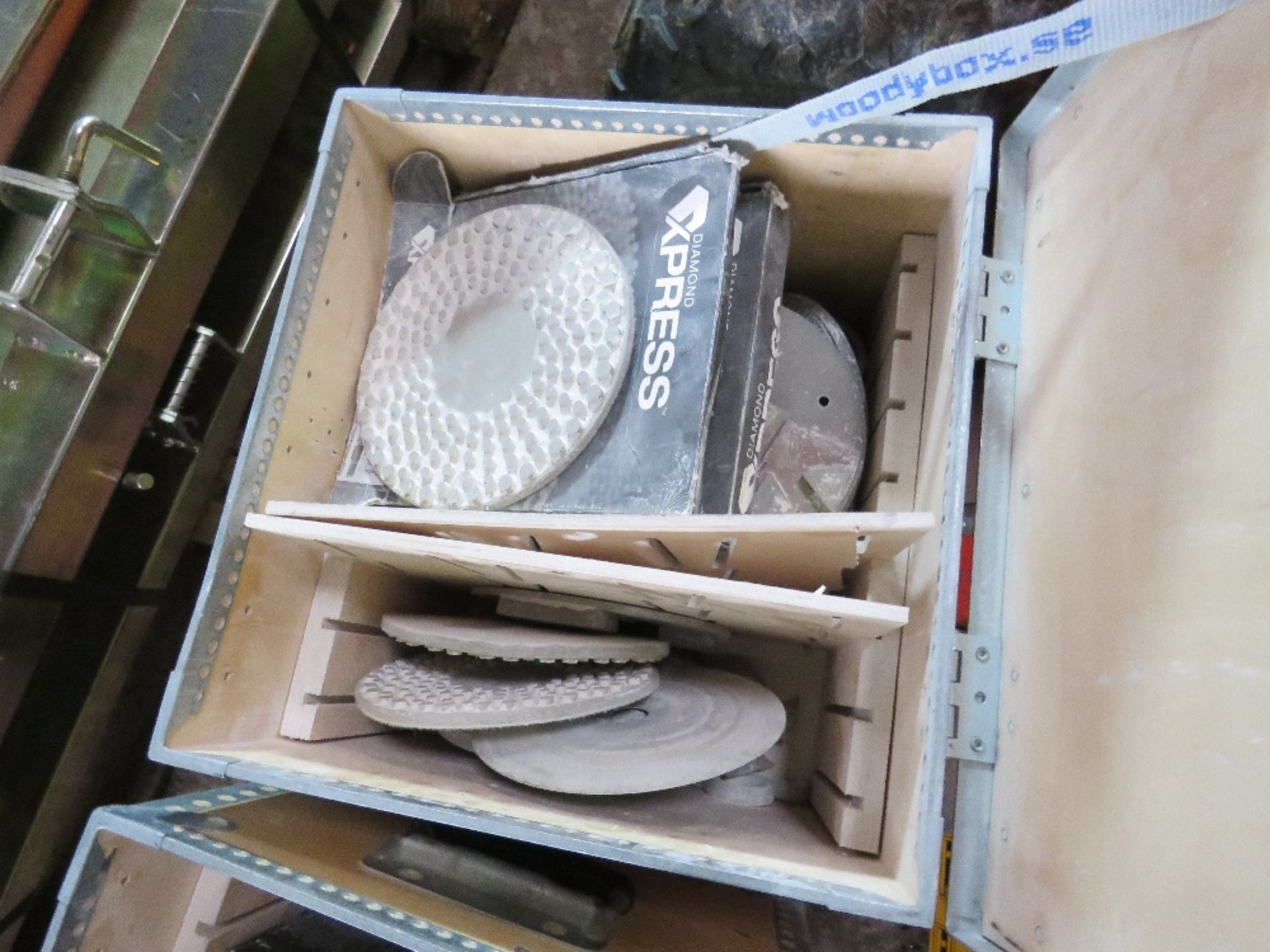 3 X BOXES CONTAINING TILE/FLOOR SANDING/GRINDING PADS AND ATTACHMENTS. - Image 5 of 5