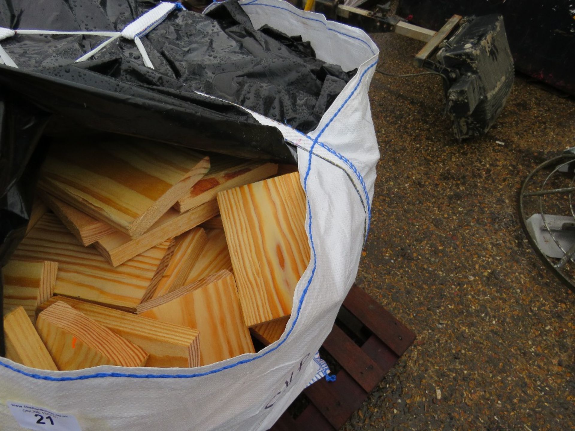 2 X BULK BAGS CONTAINING OFFCUT TIMBER FOR FIREWOOD., - Image 2 of 3