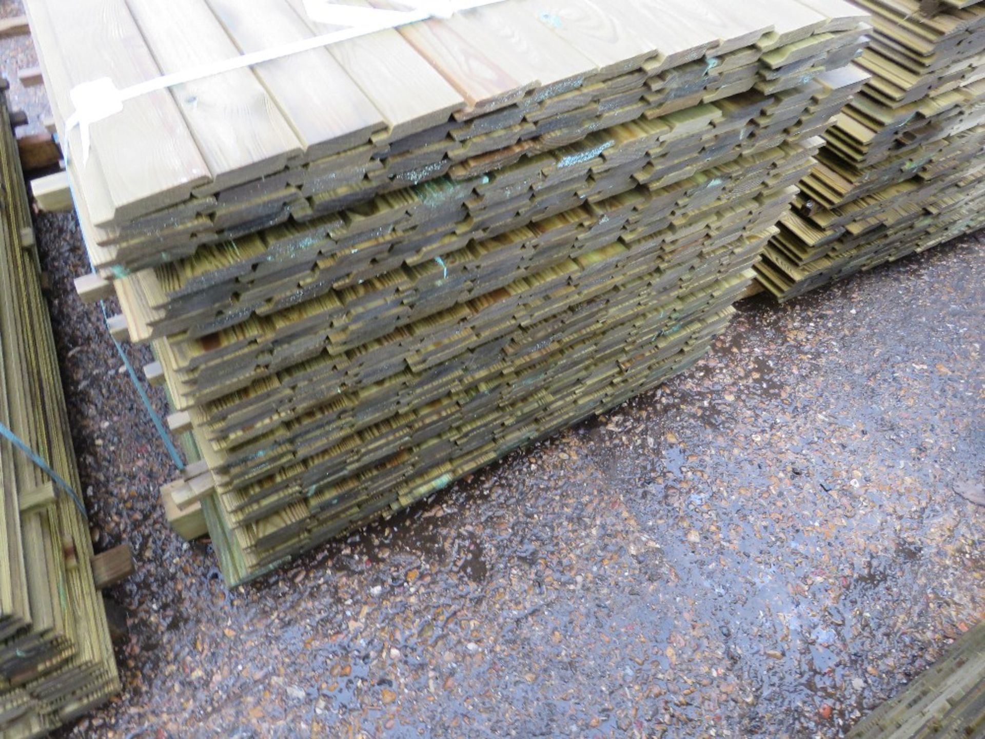 LARGE PACK OF SHIPLAP FENCE CLADDING TIMBER. 1.73M LEGTH X 10CM WIDTH APPROX. - Image 2 of 2