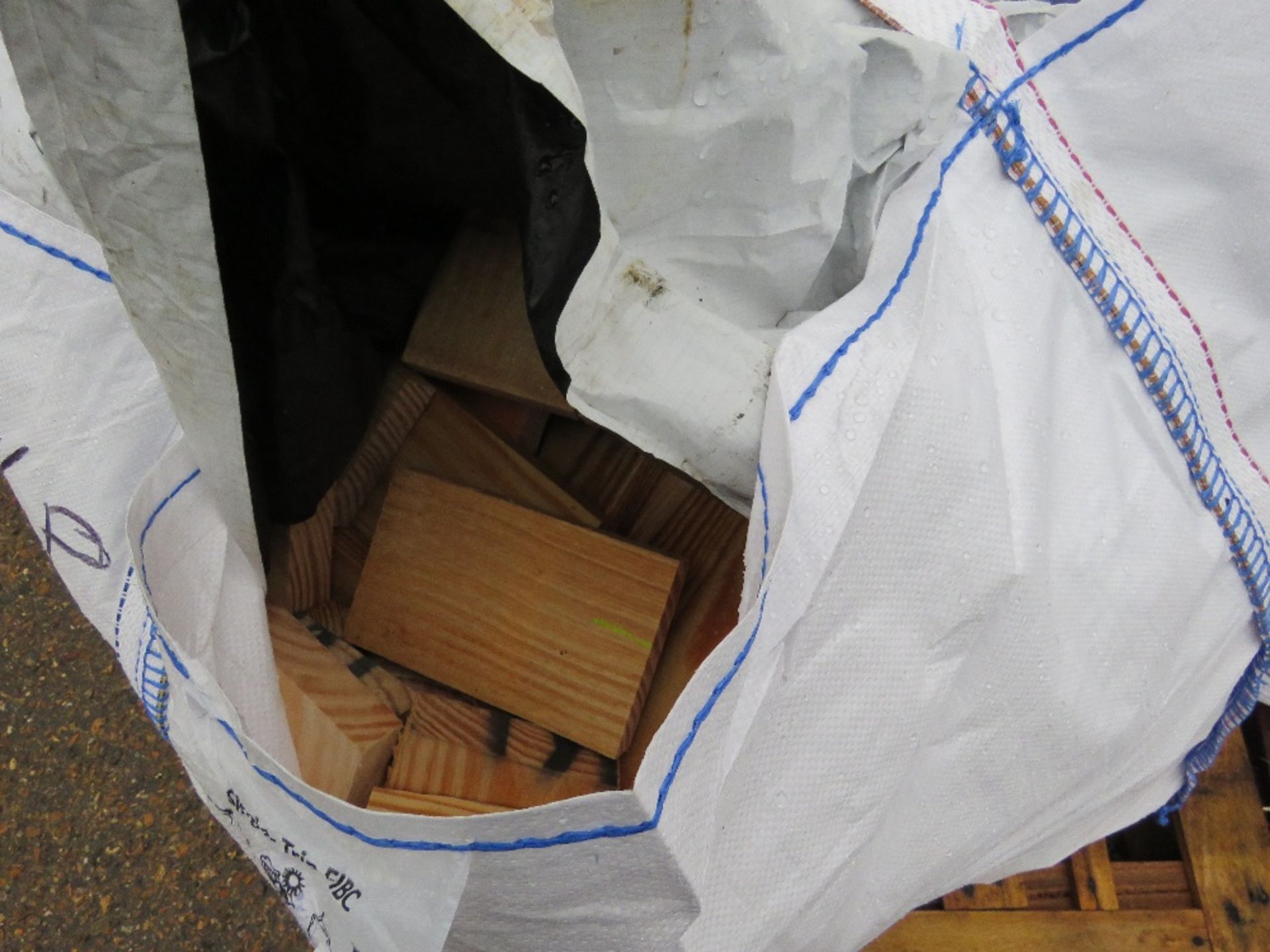 2 X BULK BAGS CONTAINING OFFCUT TIMBER FOR FIREWOOD., - Image 3 of 3