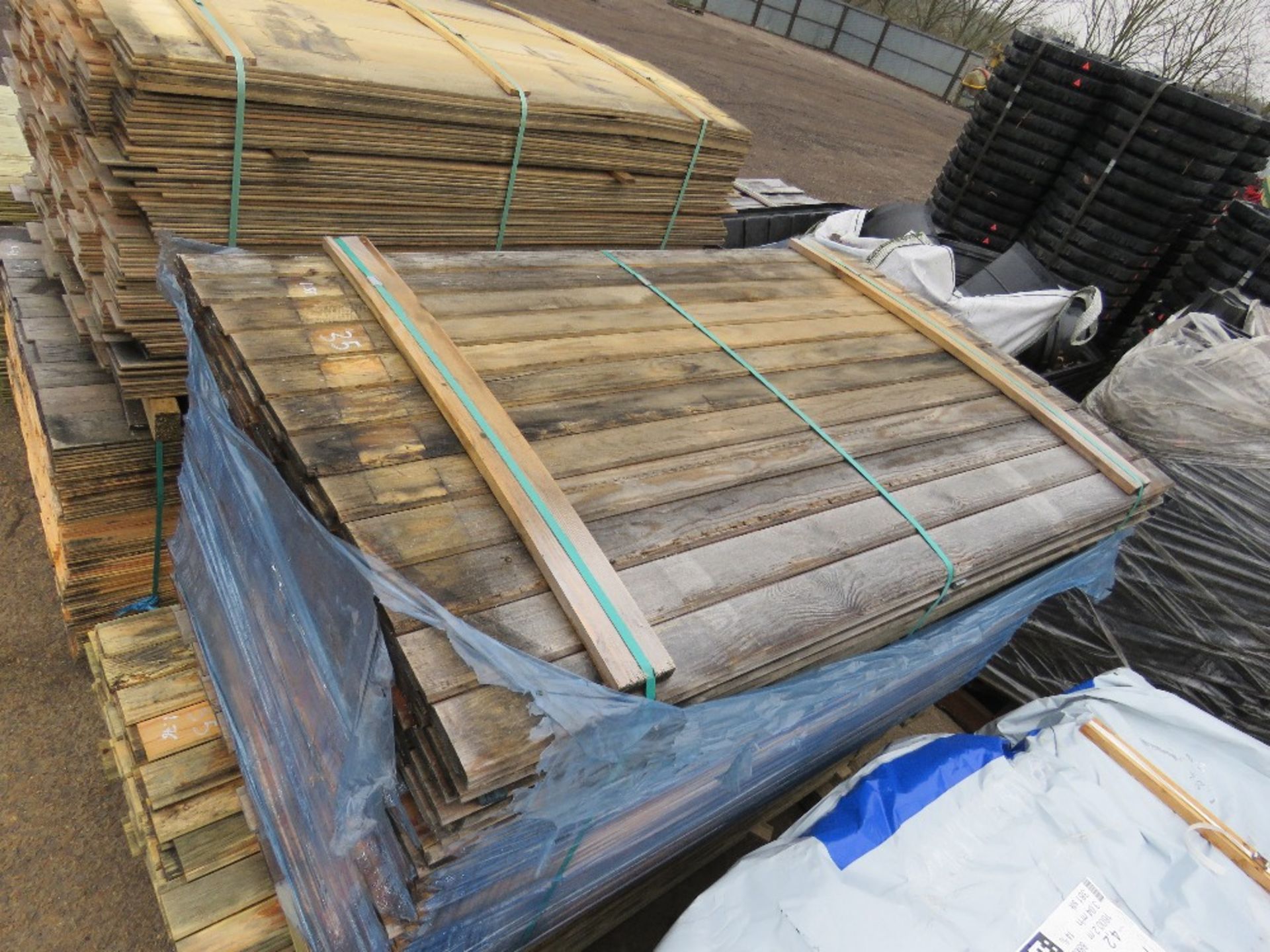 2 X PACKS OF UNTREATED SHIPLAP FENCE CLADDING, 1.55M AND 1.76M X 10CM. - Image 3 of 4