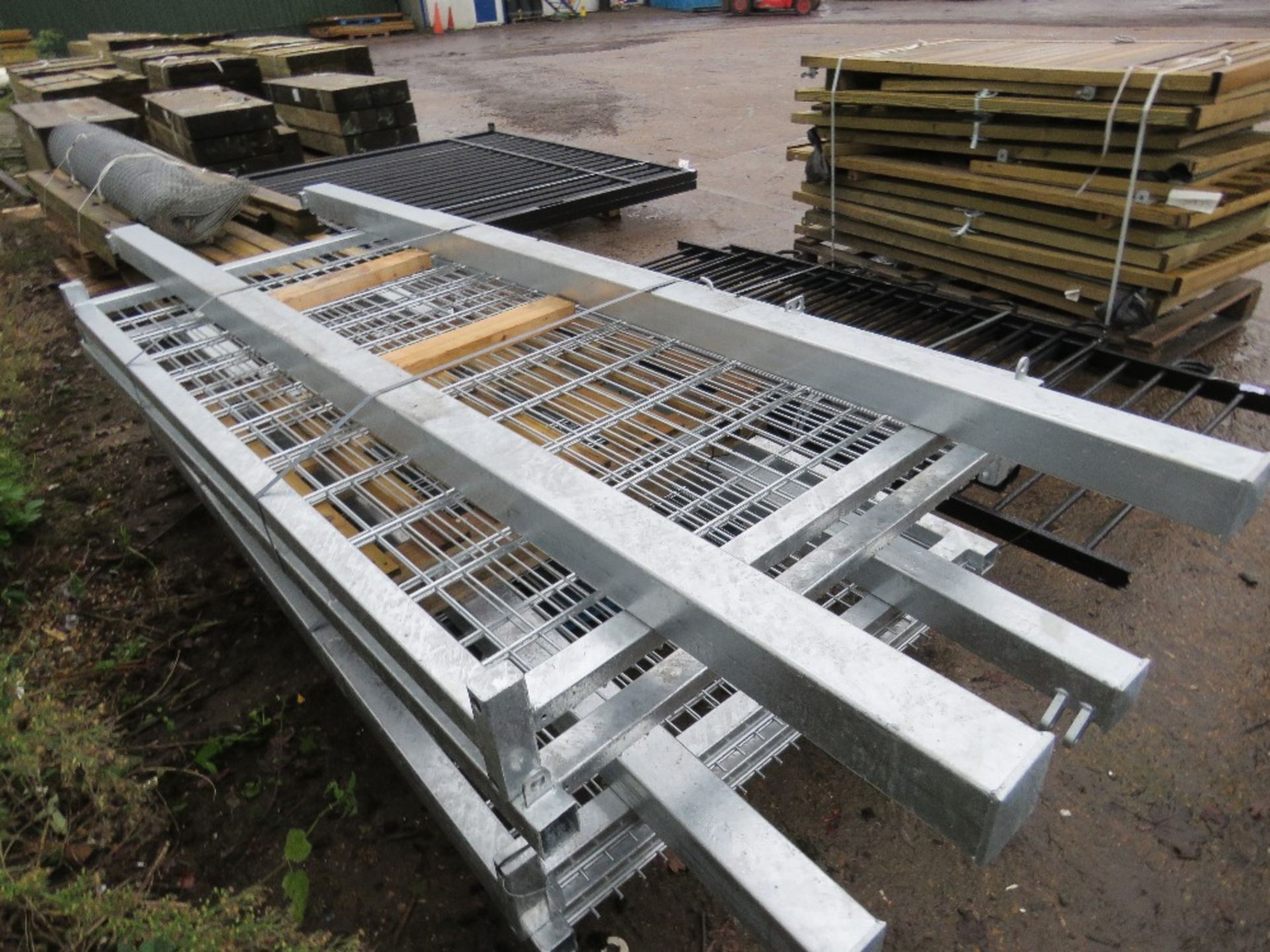 PAIR OF EUROP GALVANISED GATES WITH POSTS. 2420 HEIGHT X 2600MM TOTAL WIDTH APPROX. (PALLET B) - Image 3 of 3