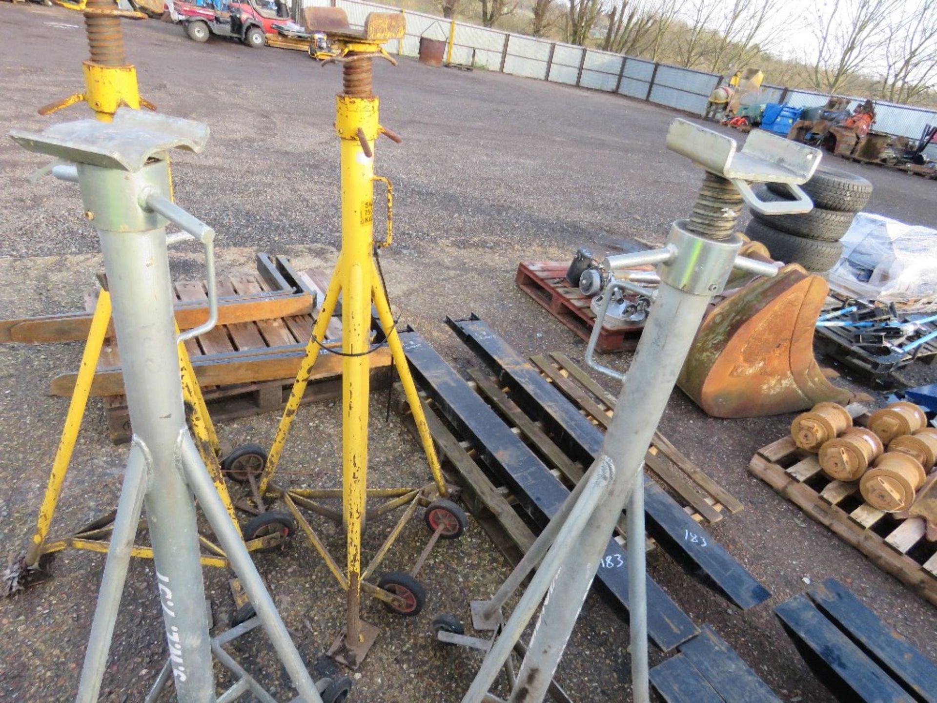 4 X HIGH REACH SUPPORT STANDS, 7500KG RATED. 2 X SOMERS TOTAL KARE TYPE AND 2 X OTHERS. SUITABLE FOR - Image 4 of 6