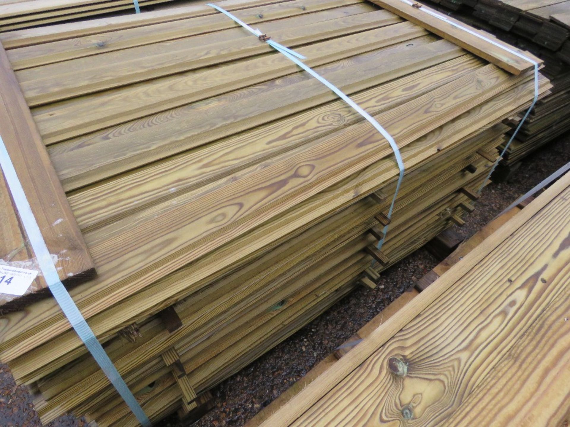 LARGE PACK OF SHIPLAP FENCE CLADDING TIMBER. 1.55M LENGTH X 10CM WIDTH APPROX.