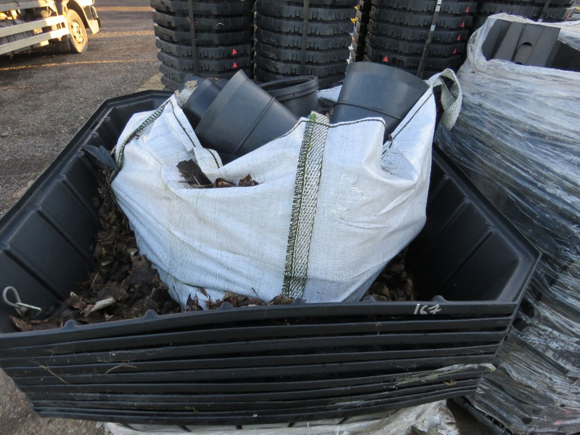 PALLET CONTAINING GREENLEAF ROOT DIRECTOR CHAMBERS PLUS PIPE COLLARS.