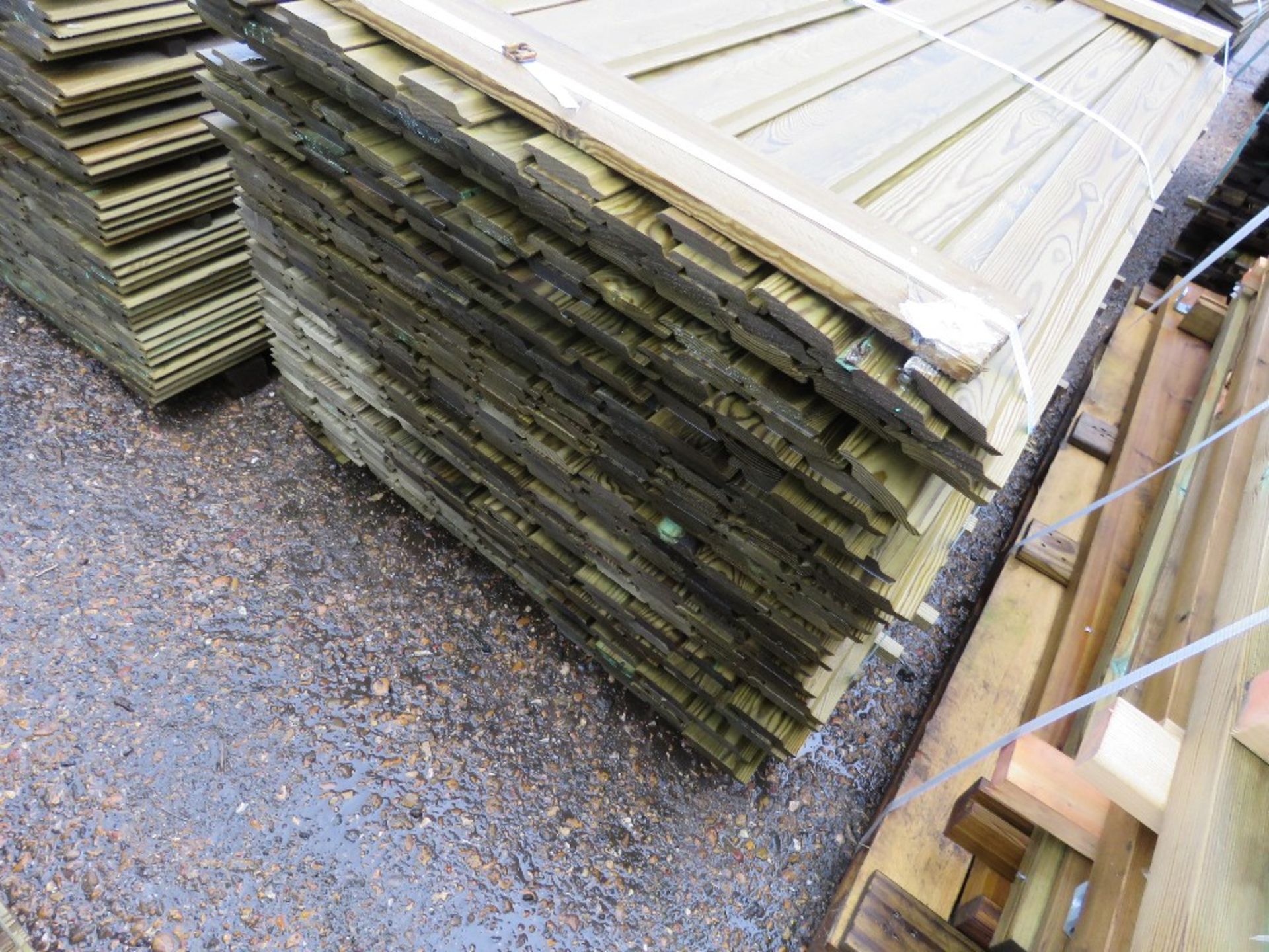 LARGE PACK OF SHIPLAP FENCE CLADDING TIMBER. 1.55M LENGTH X 10CM WIDTH APPROX. - Image 2 of 2