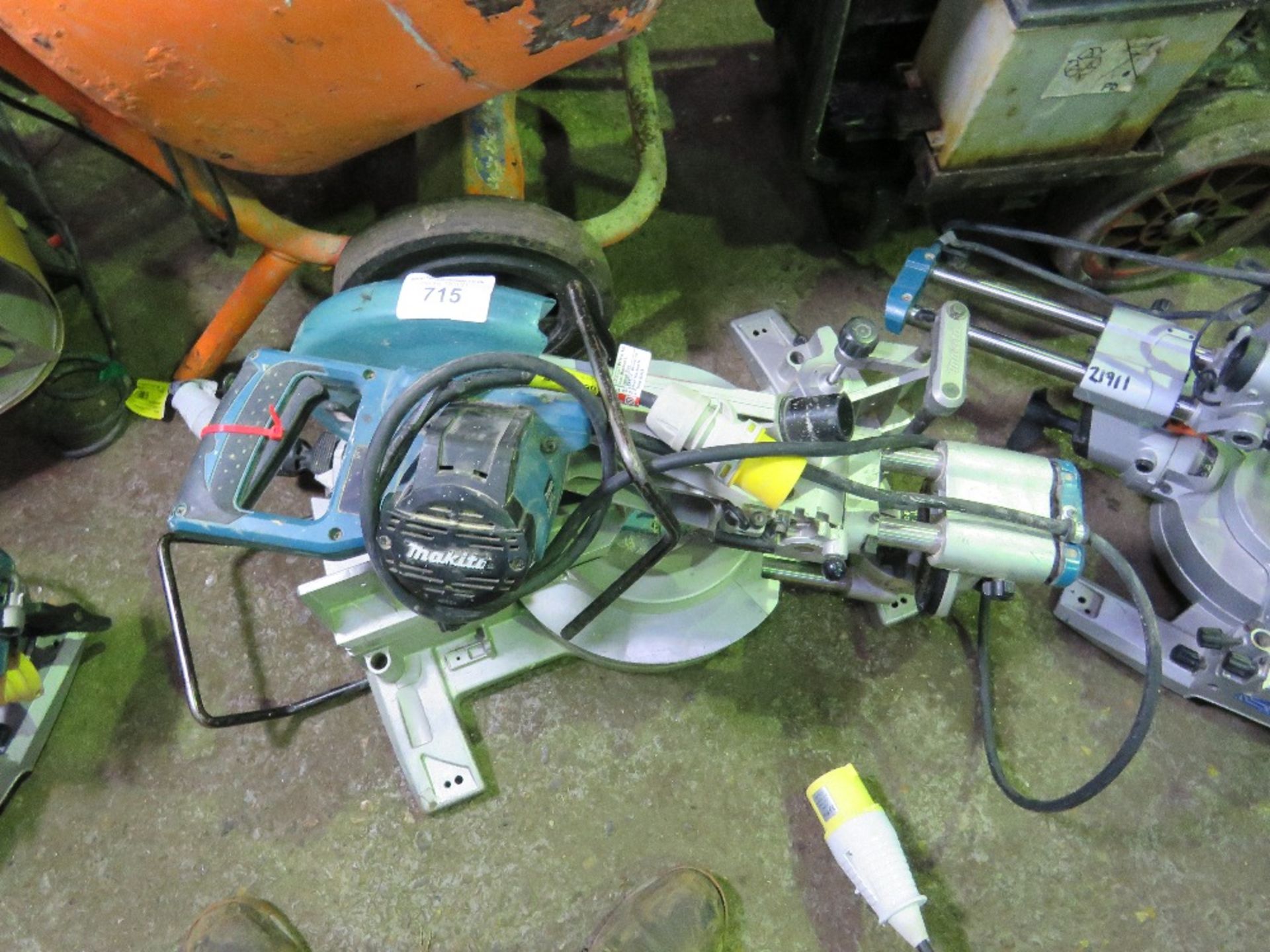 MAKITA 110VOLT MITRE SAW. UNTESTED, CONDITION UNKNOWN.