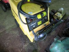 KARCHER HDS580 240VOLT STEAM CLEANER WITH HOSE AND LANCE.