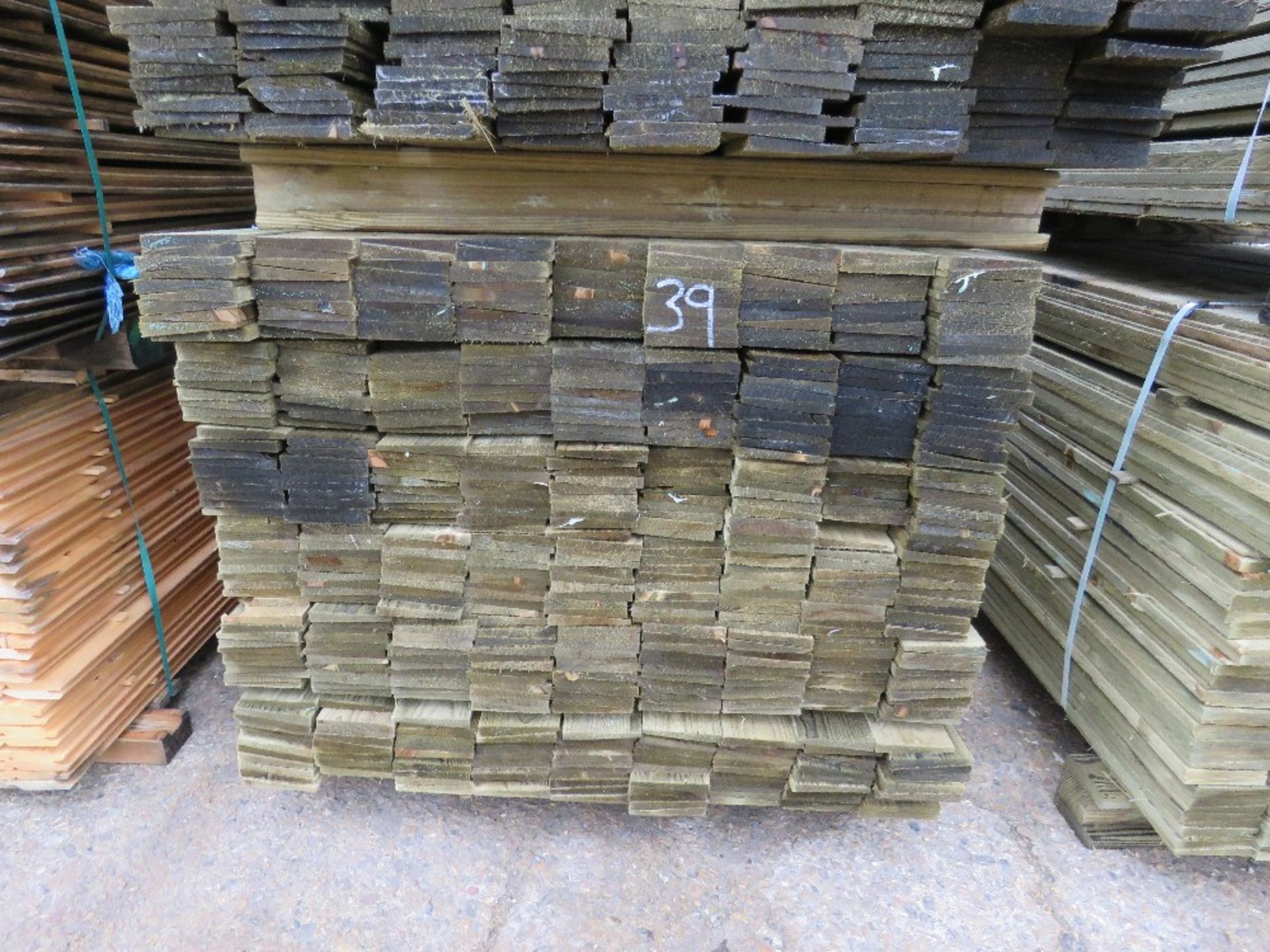 LARGE PACK OF TREATED FEATHER EDGE FENCE CLADDING TIMBERS 1.8M X 10CM APPROX. - Image 3 of 3