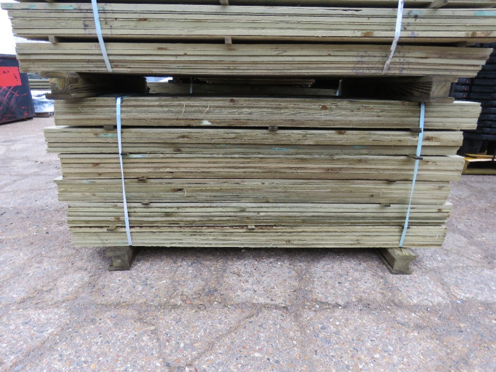 LARGE PACK OF TREATED FEATHER EDGE FENCE CLADDING TIMBERS 1.8M X 10CM APPROX. - Image 2 of 2