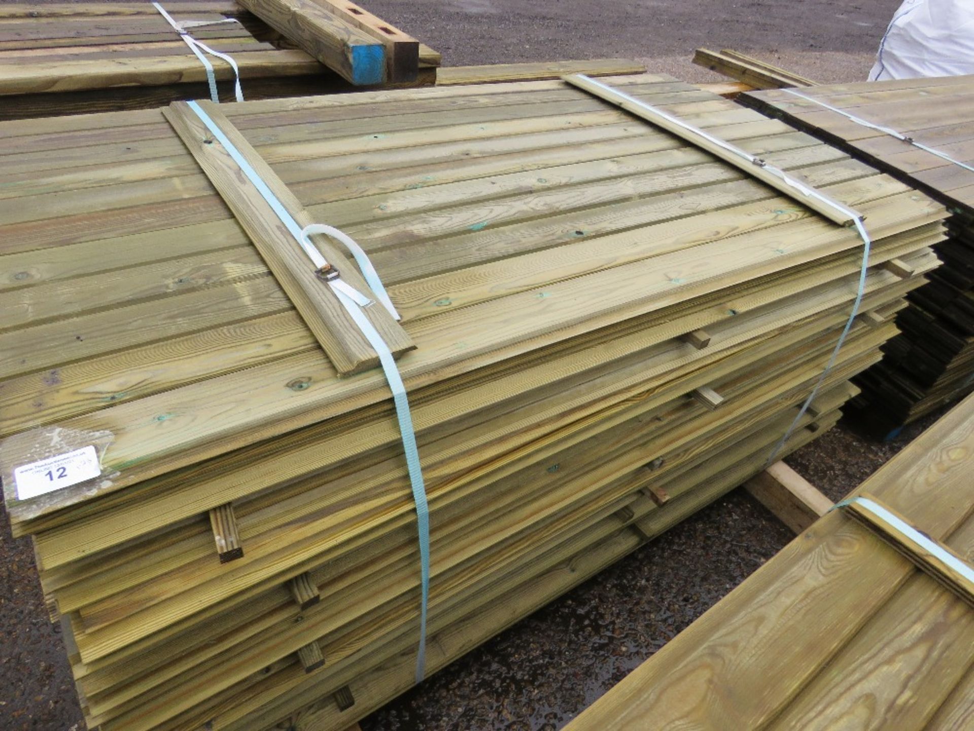 LARGE PACK OF SHIPLAP FENCE CLADDING TIMBER. 1.73M LEGTH X 10CM WIDTH APPROX.