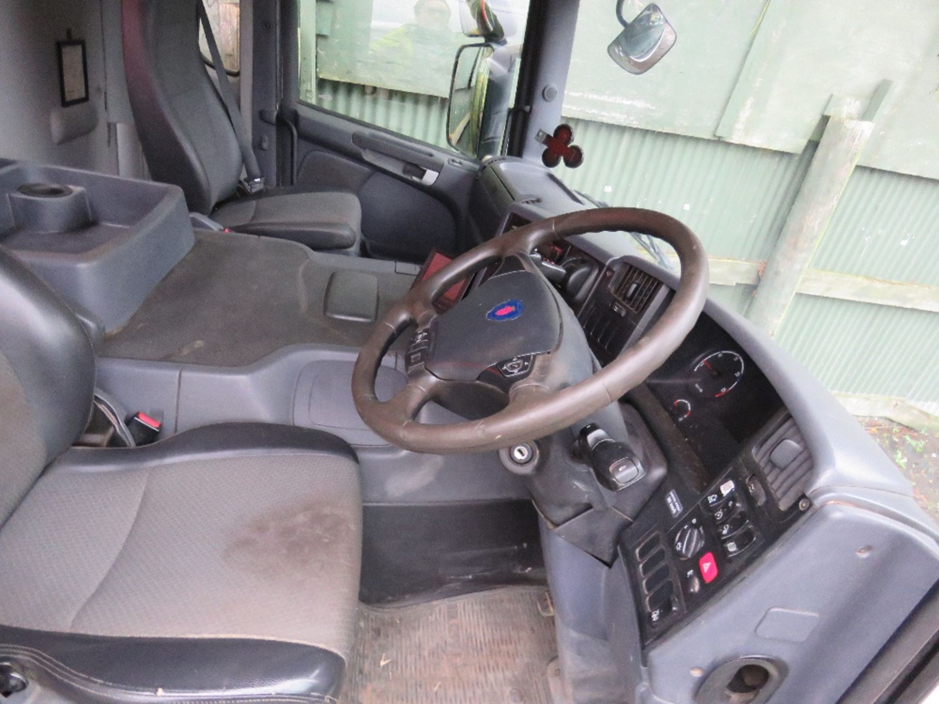 SCANIA P400 8X4 TIPPER LORRY REG:KM62 EHX. SEMI AUTO GEARBOX. 2013 REGISTERED. TESTED TILL MARCH 202 - Image 11 of 12
