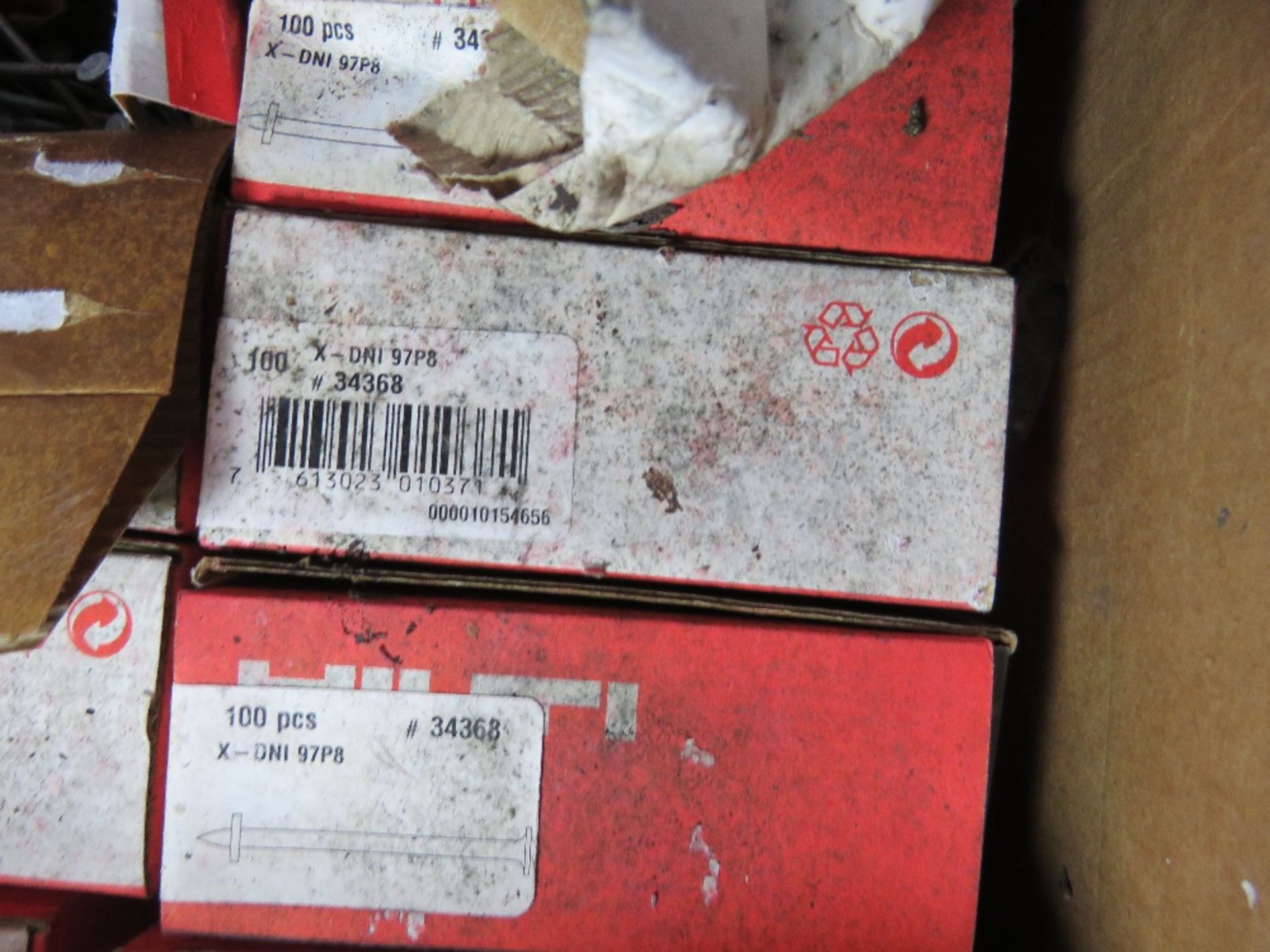 BOX CONTAINING A LARGE AMOUNT OF HILTI NAIL FIXINGS. - Image 2 of 5