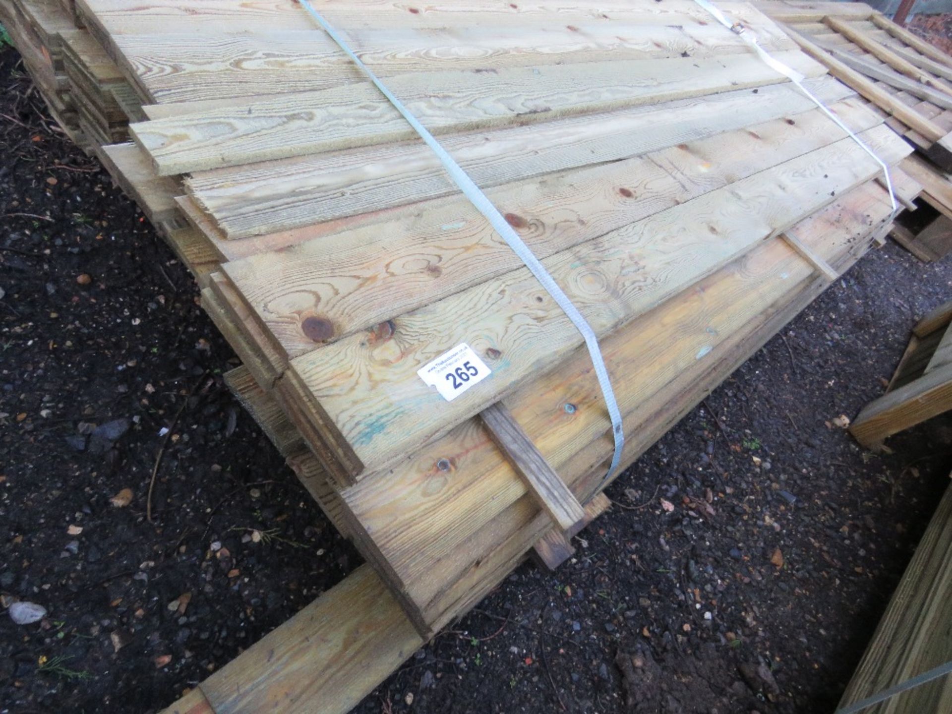 SMALL PACK OF FEATHER EDGE TIMBER CLADDING BOARDS, 1.8 M X 10.5CM APPROX