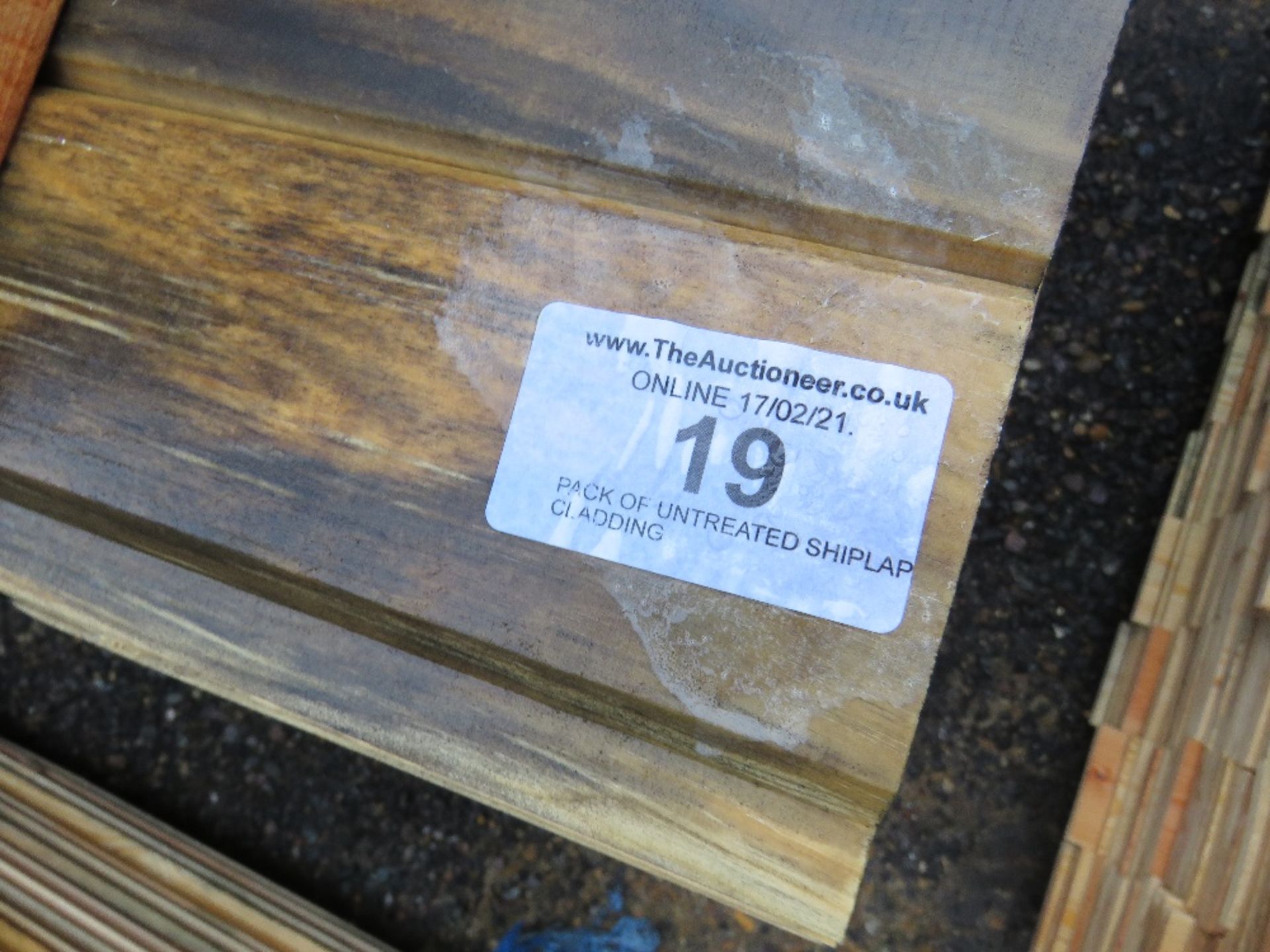PACK OF UNTREATED SHIPLAP FENCE CLADDING BOARDS. 1.731M X 10CM APPROX. - Image 5 of 5