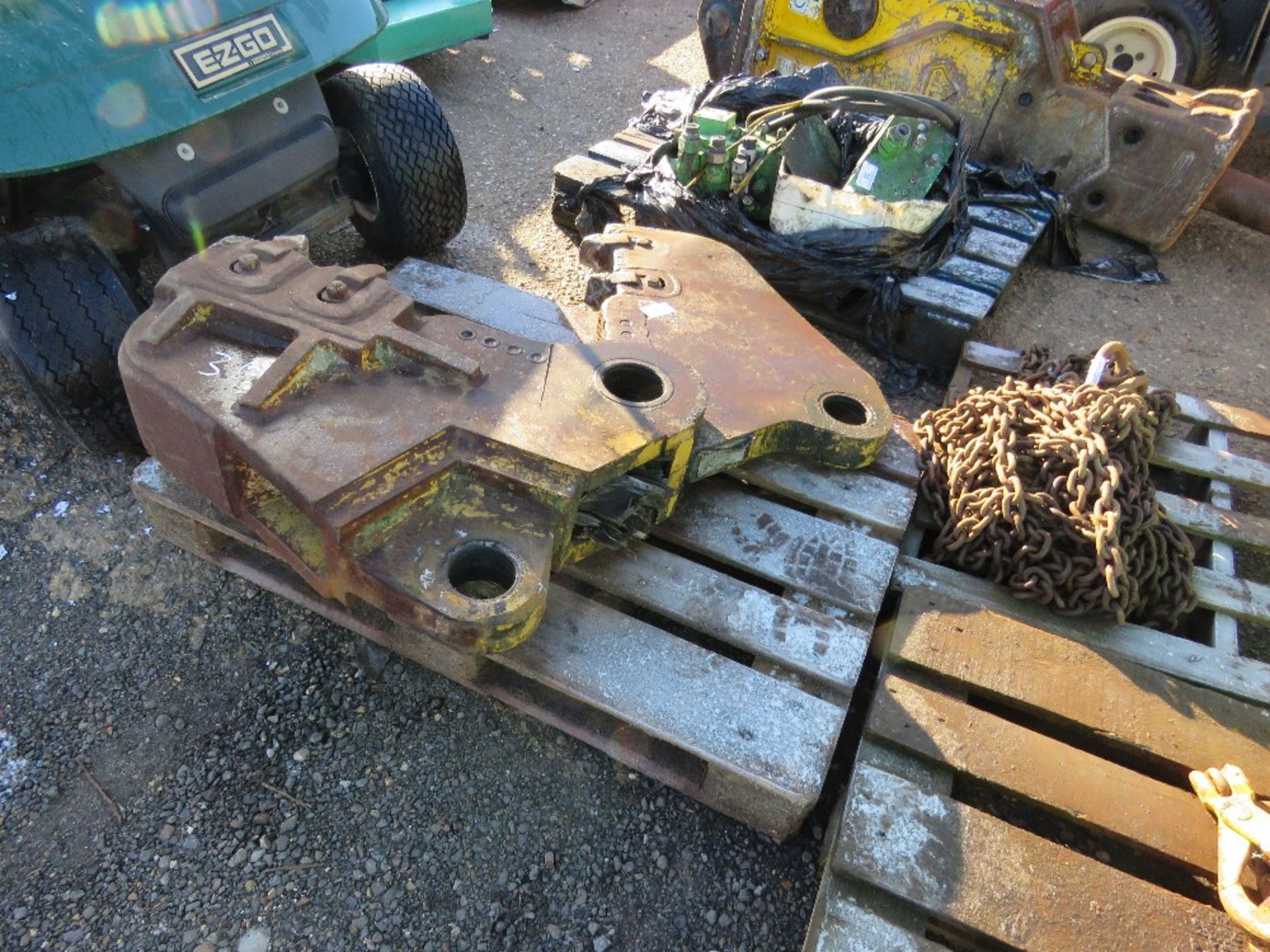 SET OF EXCAVATOR MUNCHER/CRUSHER TOOTHED JAWS. - Image 2 of 2