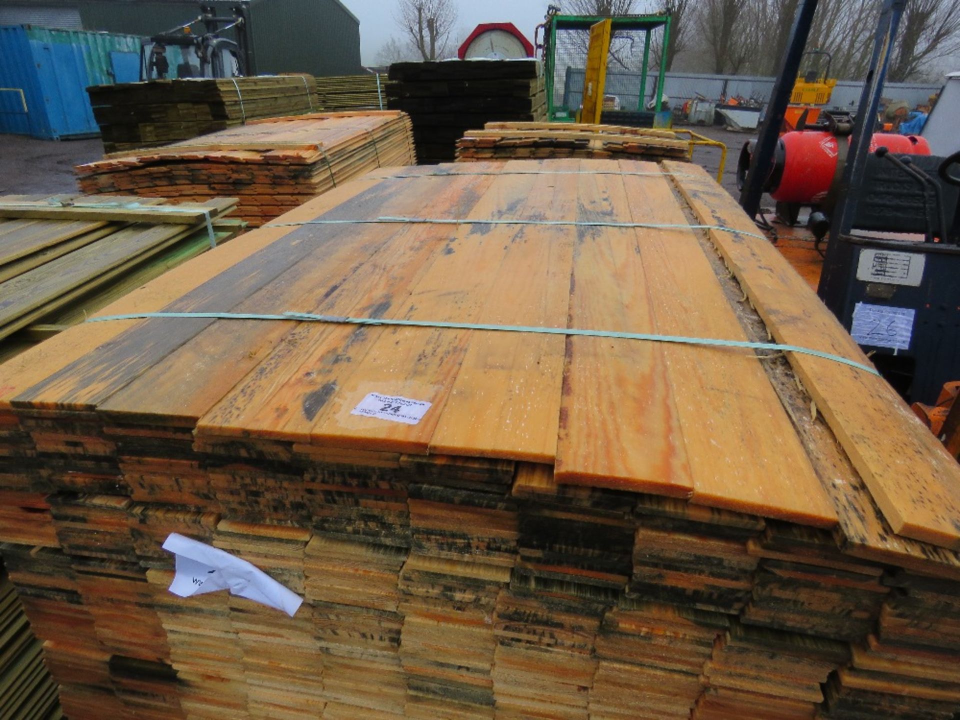 PACK OF UNTREATED MACHINED FLAT FENCE CLADDING BOARDS. 1.44M X 10CM APPROX. - Image 4 of 6
