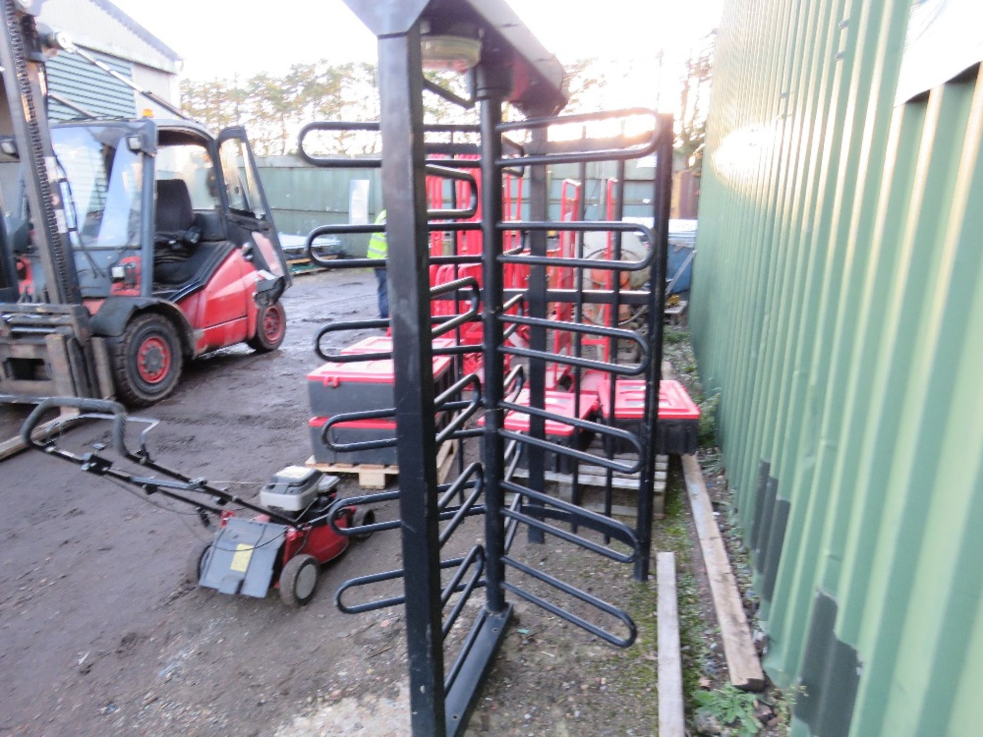 SITE ENTRANCE TURNSTILE UNIT. - Image 4 of 4