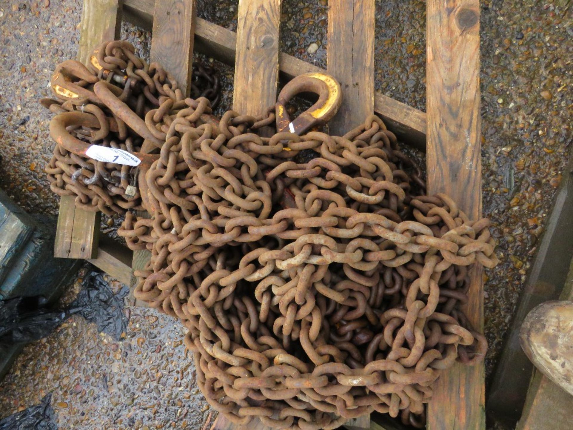 HEAVY DUTY 4 LEGGED LIFTING CHAINS C/W SHORTENERS, UNTESTED.