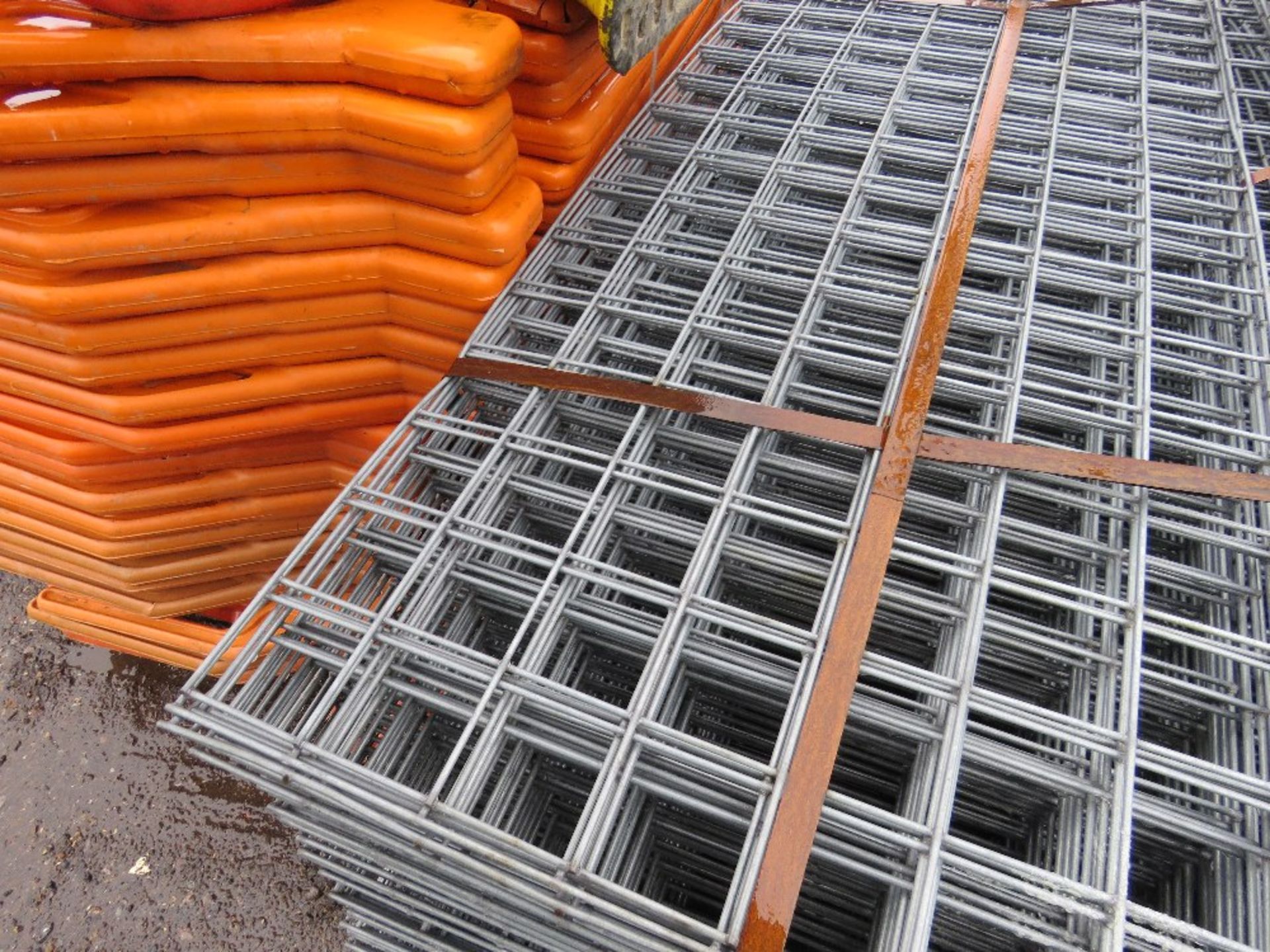 STACK CONTAINING APPROXIMATELY 100 X MESH PANLES. GALVANISED. 53CM X 137CM APPROX SIZE. - Image 2 of 2