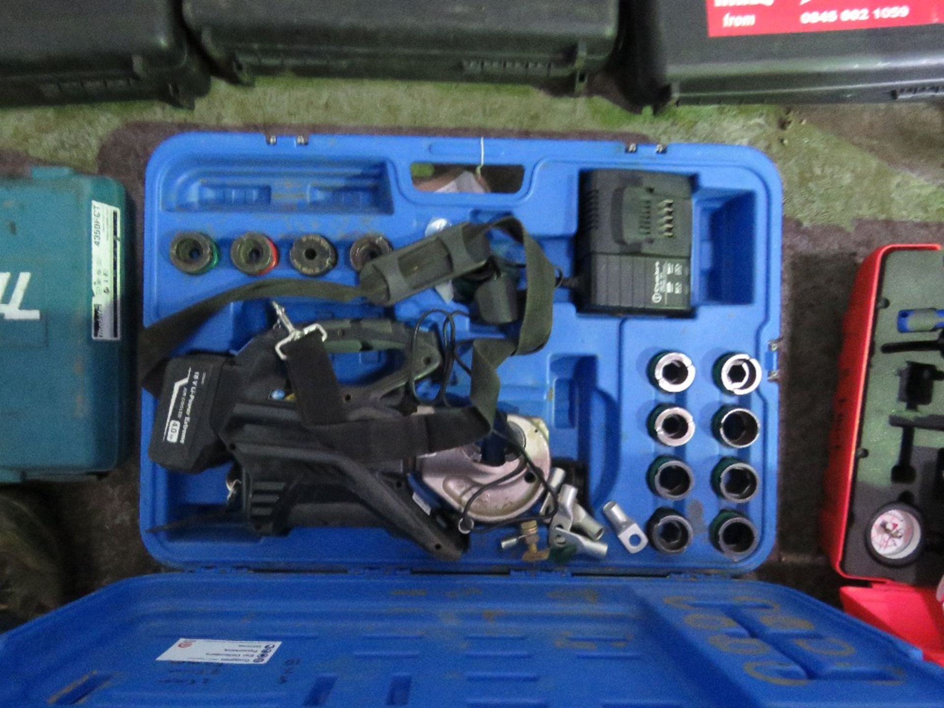 CEMBRE BATTERY POWERED CRIMPING SET IN CASE WITH DIE HEADS. SOURCED FROM DEPOT CLEARANCE PROJECT. - Image 2 of 5