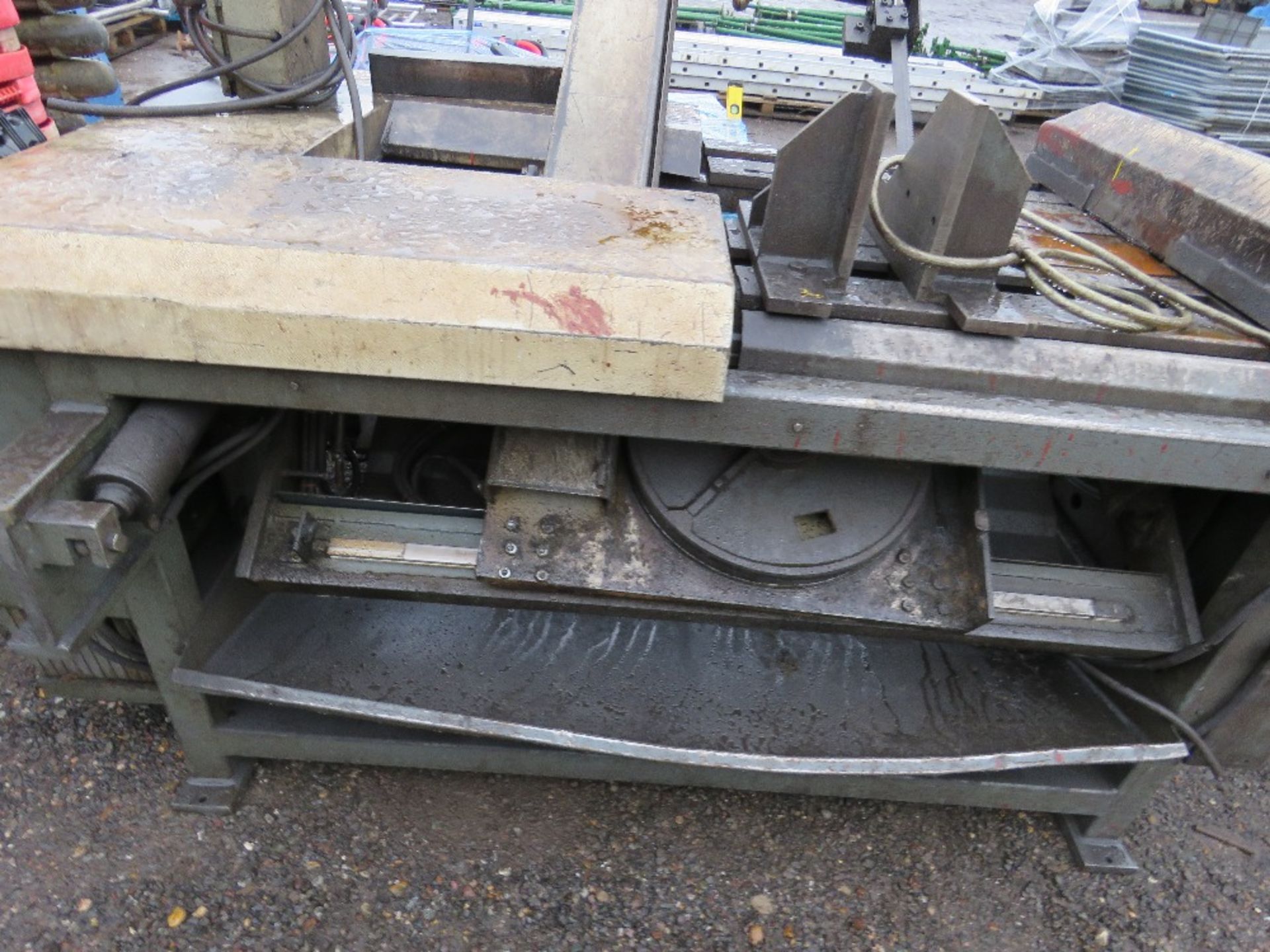 BAUER HYDRAULIC TILTING BANDSAW TABLE. - Image 2 of 6