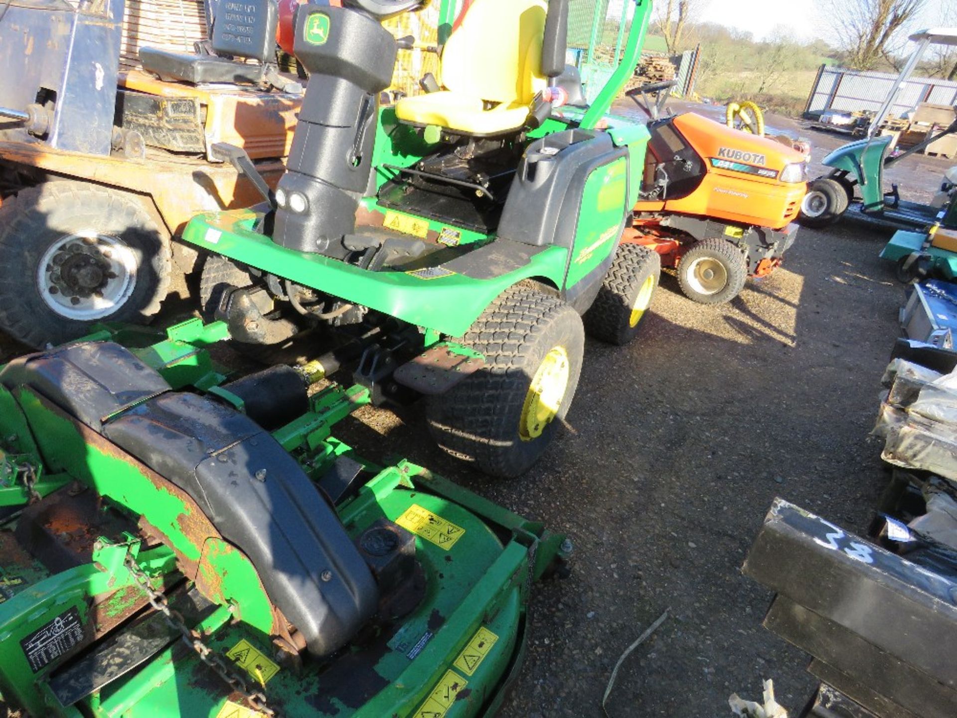 JOHN DEERE 1565 SERIES 2 OUT FRONT 4WD ROTARY MOWER, YEAR 2008 BUILD. 7 IRON V FLEX DECK FITTED - Image 2 of 7
