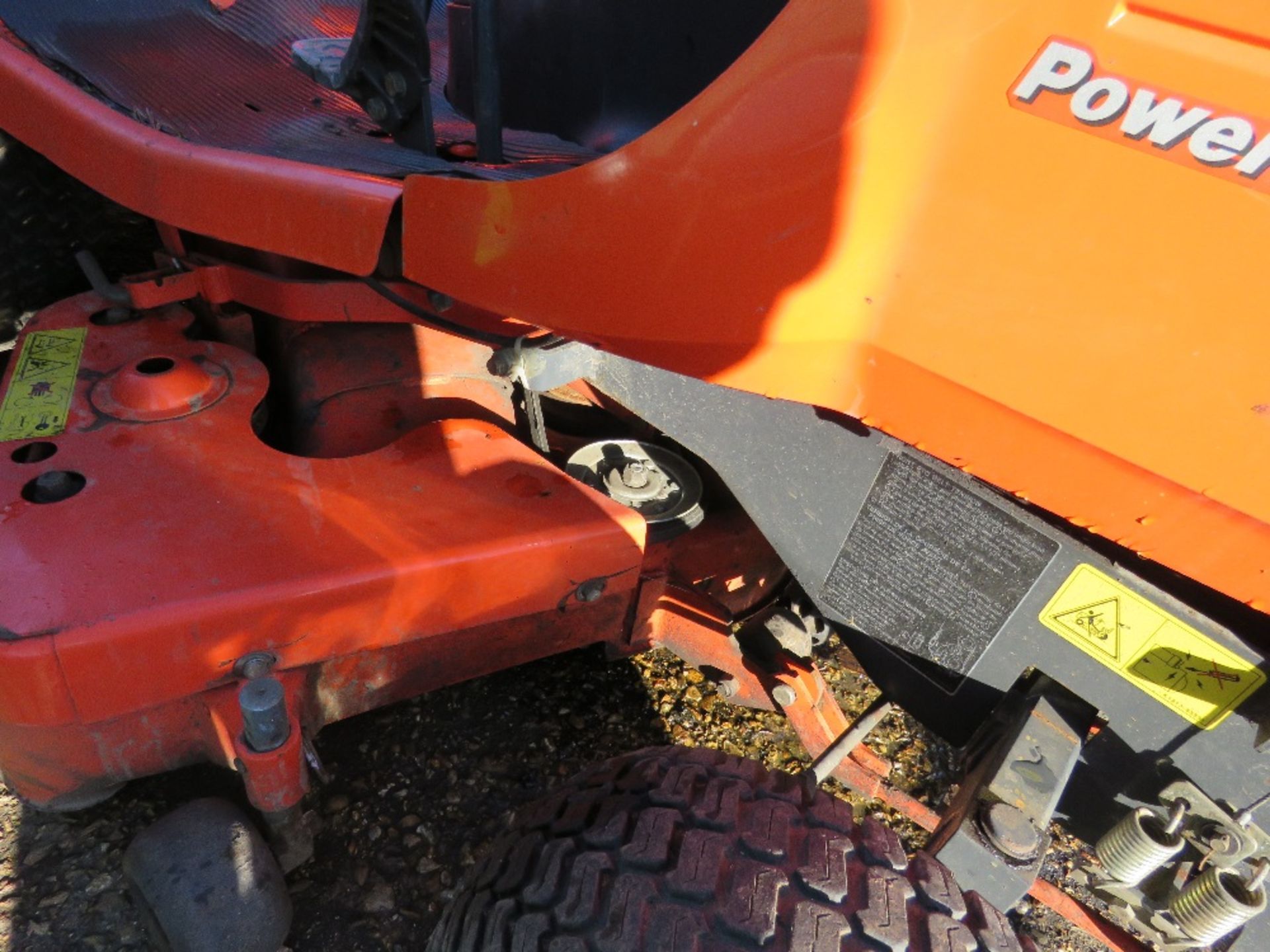 KUBOTA G21 RIDE ON TRACTOR MOWER. YEAR 2004. 1240 REC HRS. SN:10519. WHEN TESTED WAS SEEN TO DRIVE, - Bild 3 aus 7