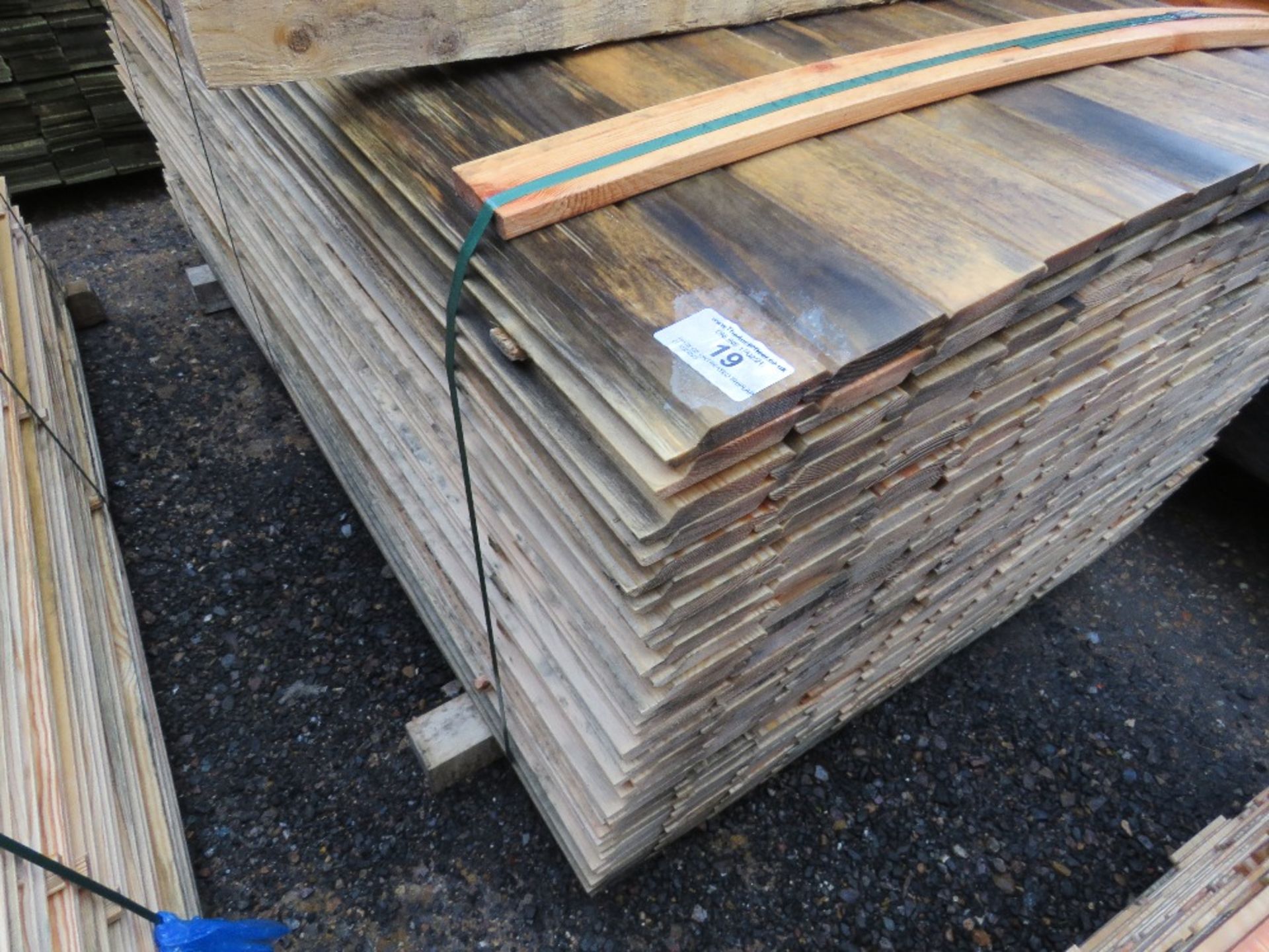 PACK OF UNTREATED SHIPLAP FENCE CLADDING BOARDS. 1.731M X 10CM APPROX. - Image 3 of 5