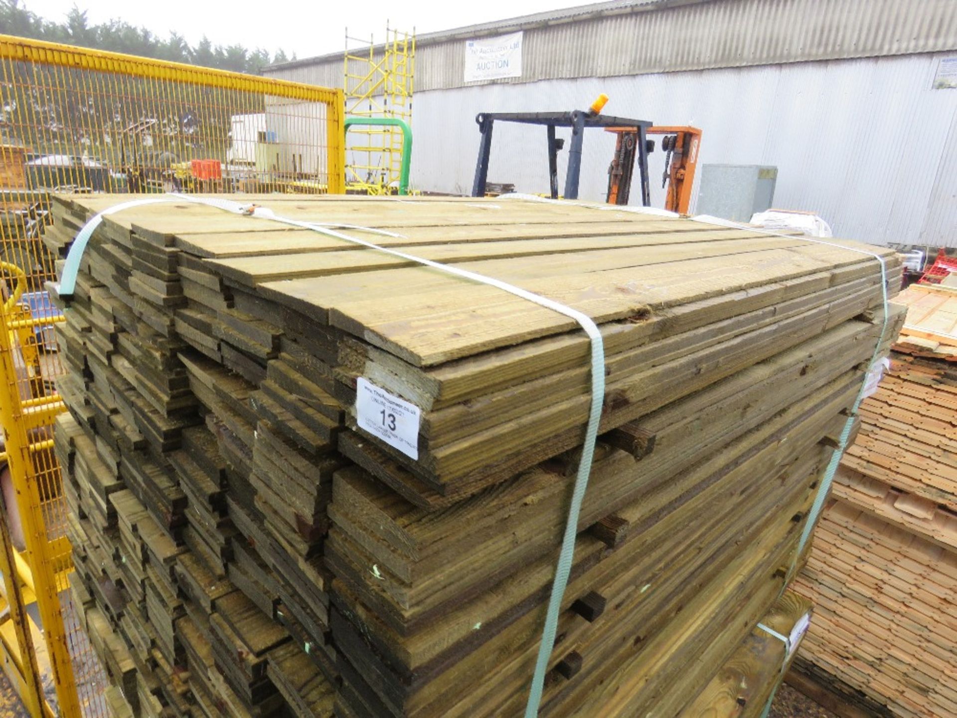 EXTRA LARGE PACK OF TREATED FEATHER EDGE FENCE CLADDING TIMBERS. 1.5M X 10CM WIDTH APPROX. - Image 4 of 5