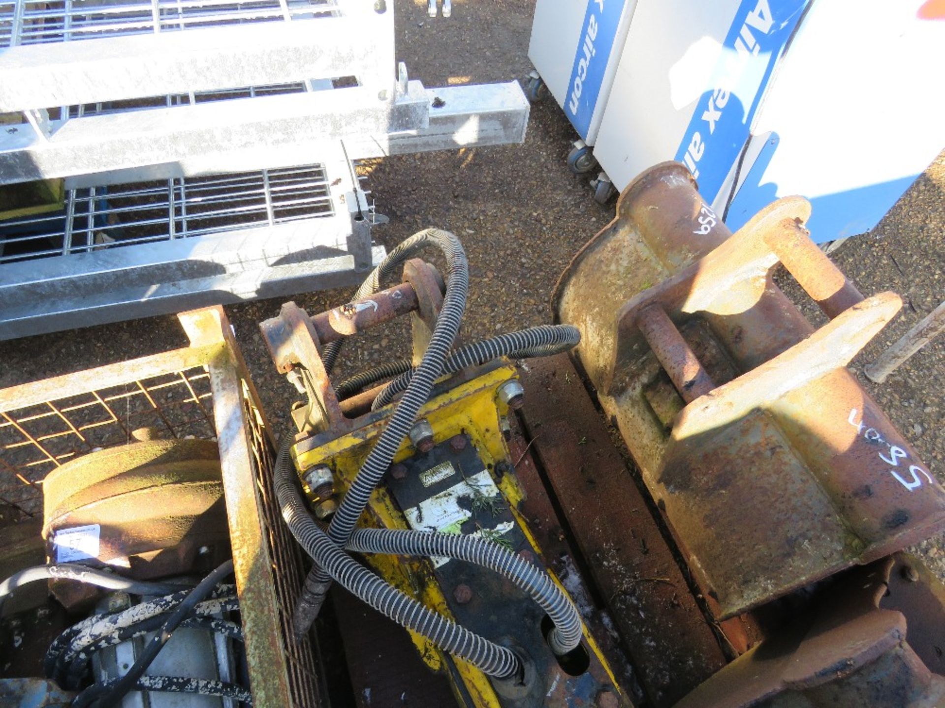 2 X BUCKETS AND OKTEC BREAKER TO SUIT EXCAVATOR ON 40MM PINS. DIRECT EX COMPANY DUE TO REORGANISATIO - Image 2 of 3