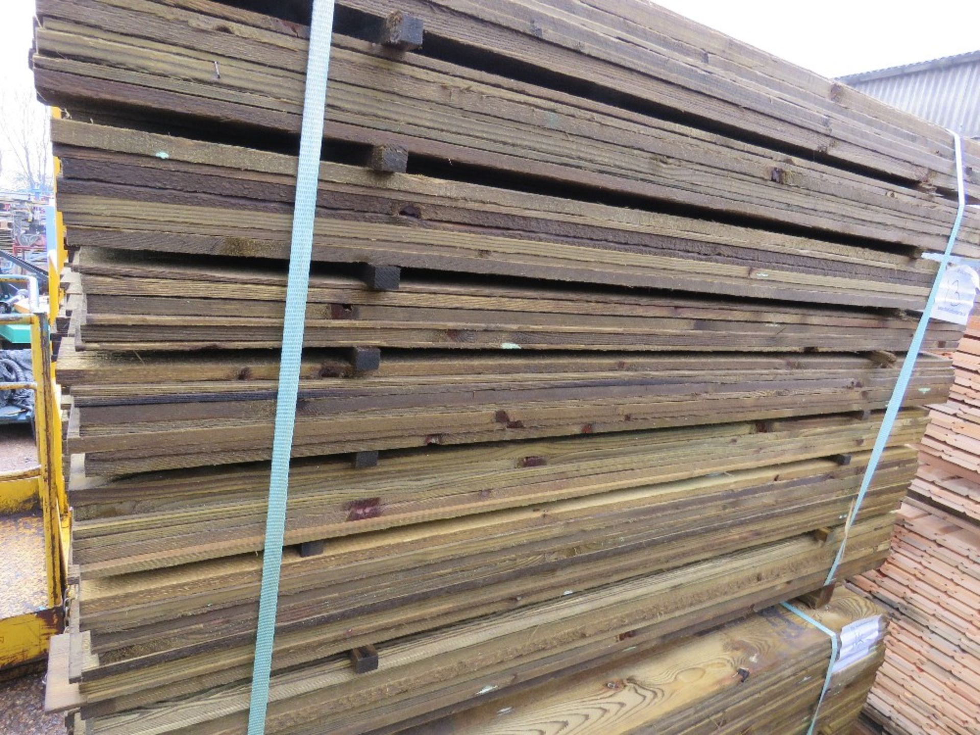 EXTRA LARGE PACK OF TREATED FEATHER EDGE FENCE CLADDING TIMBERS. 1.5M X 10CM WIDTH APPROX. - Image 5 of 5