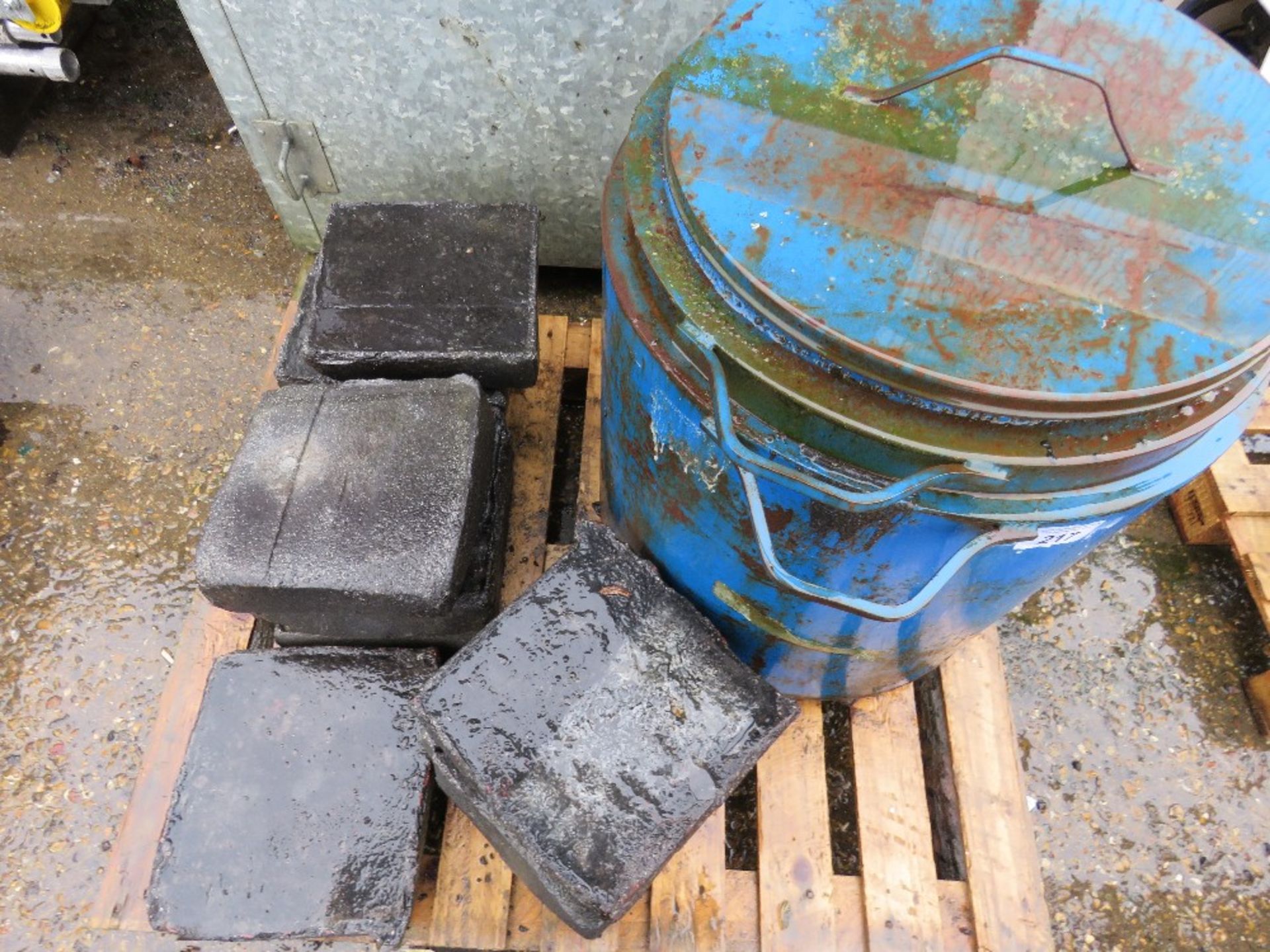 TAR POT WITH BURNER AND A QUANTITY OF TAR.