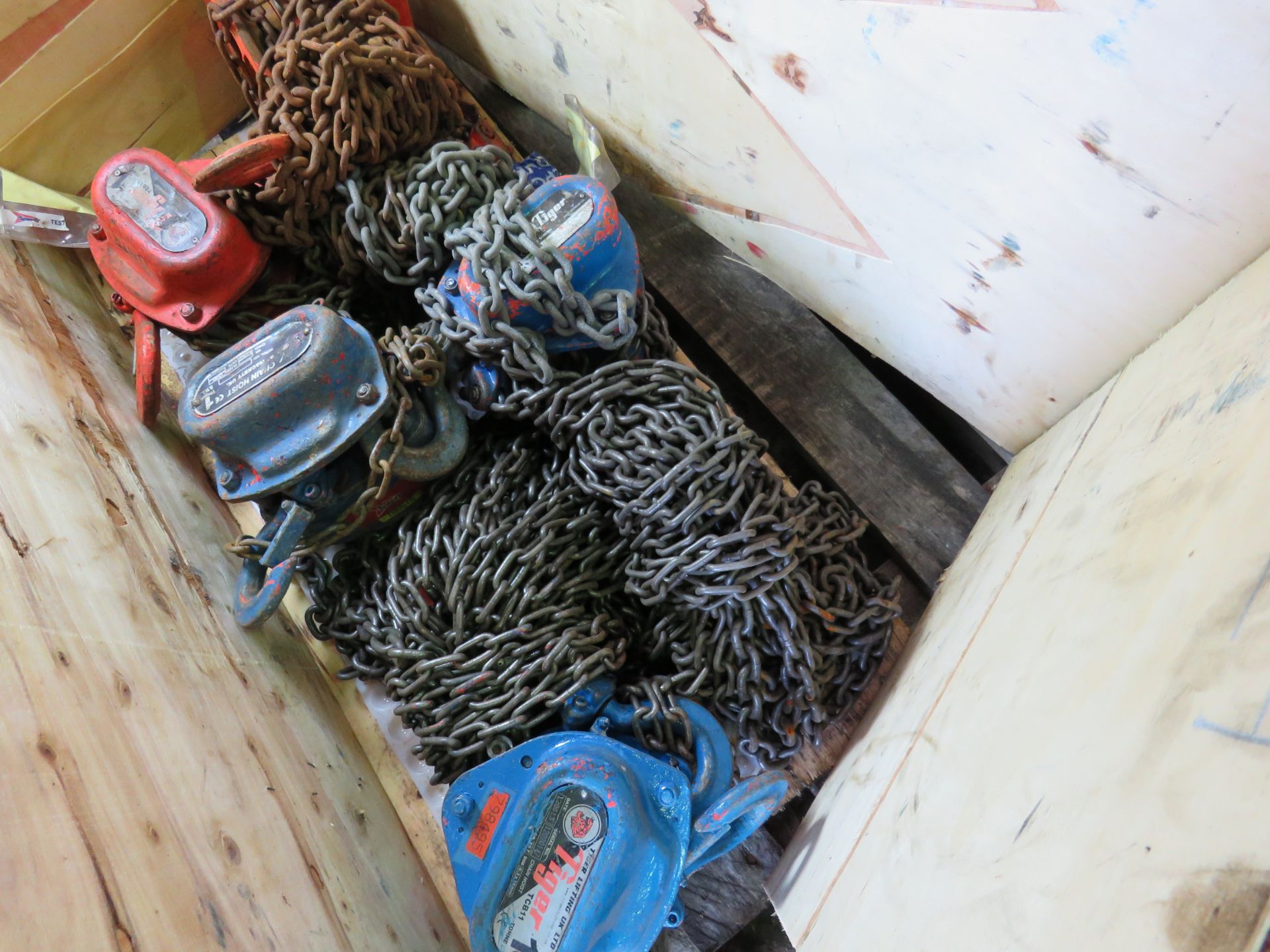 PALLET CONTAINING 5 X 1 TONNE CHAIN BLOCK AND TACKLES. - Image 2 of 2